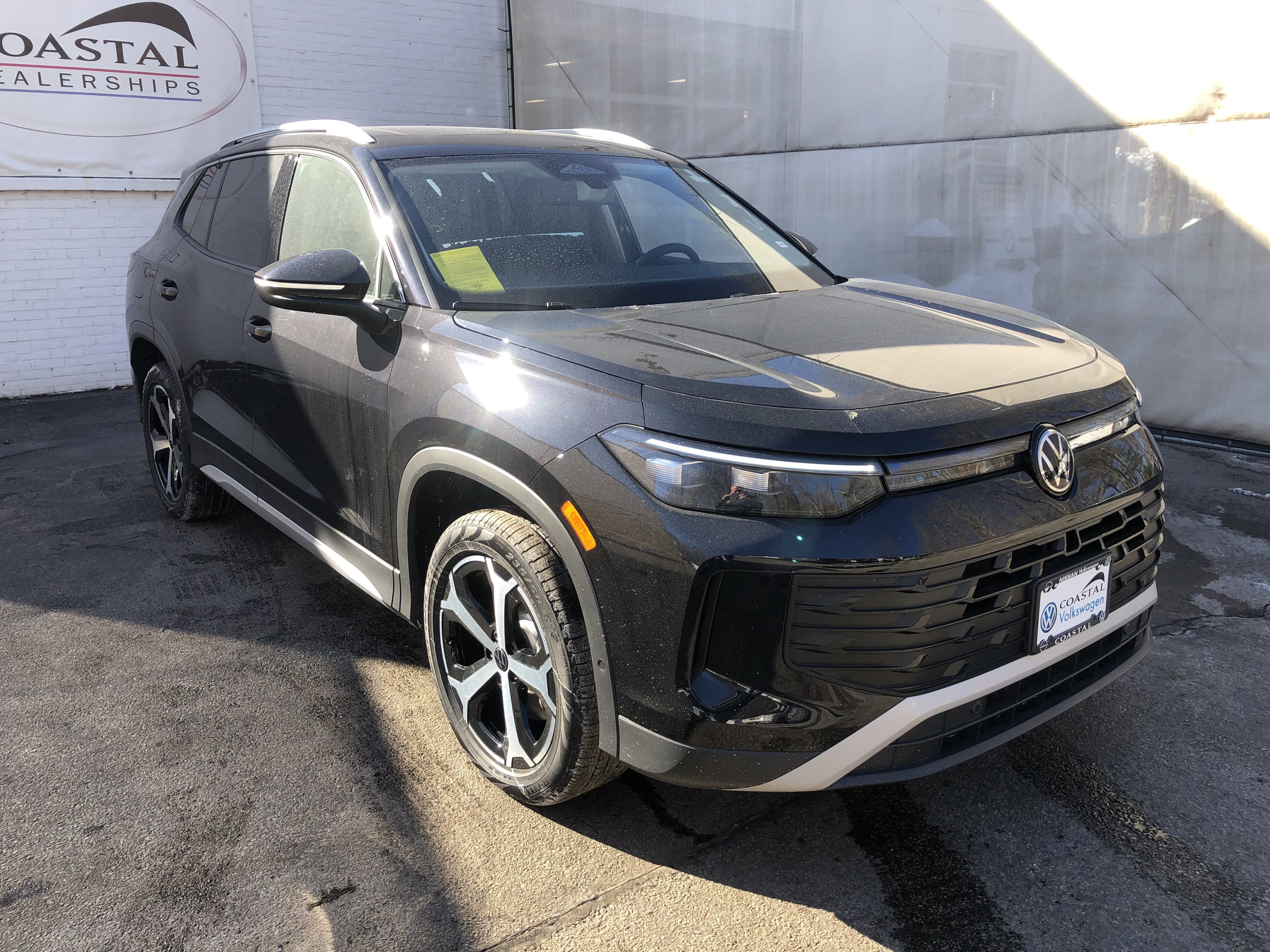 2026 Volkswagen Tiguan SE w/panoramic sunroof