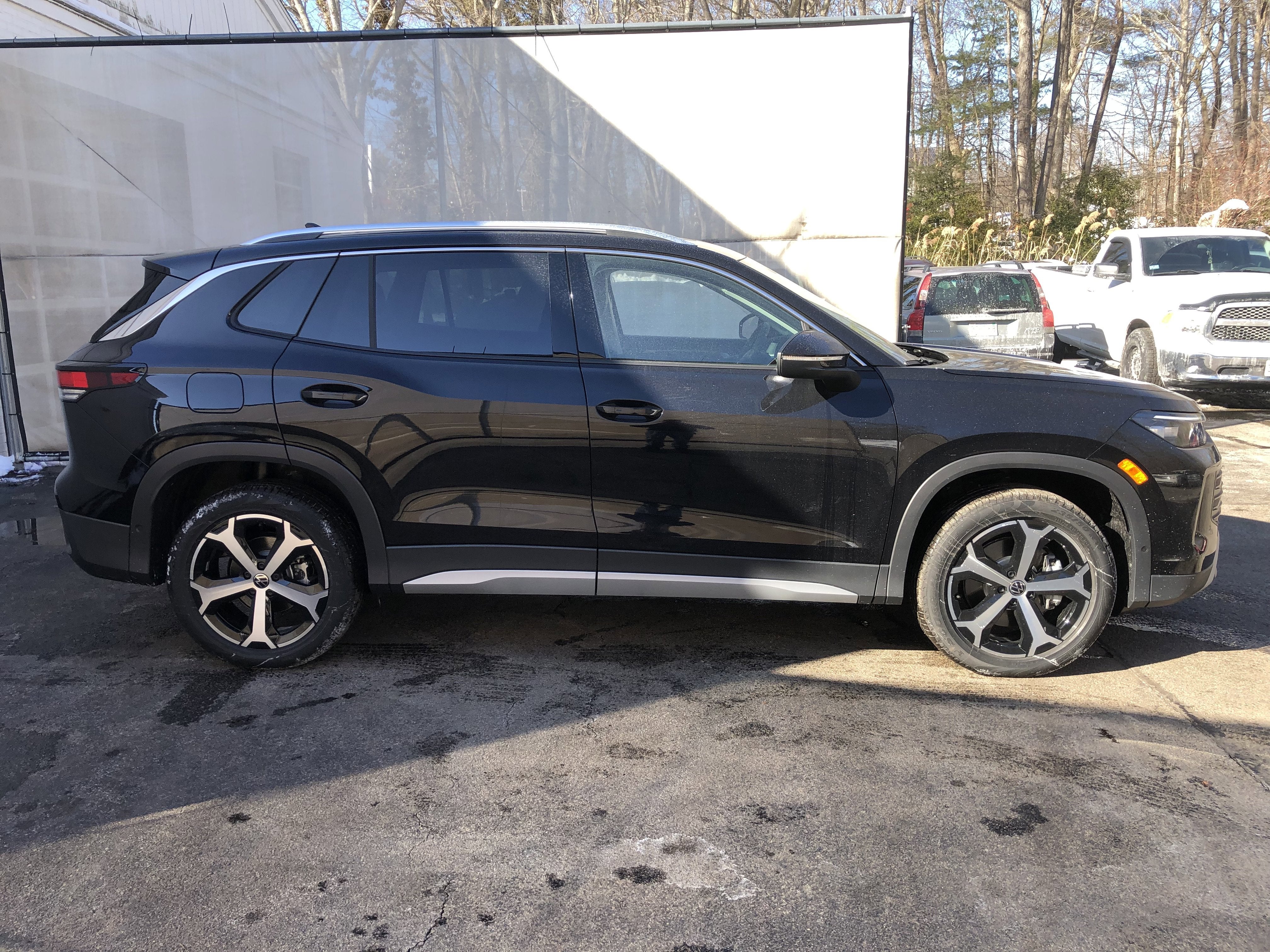 2026 Volkswagen Tiguan SE w/panoramic sunroof