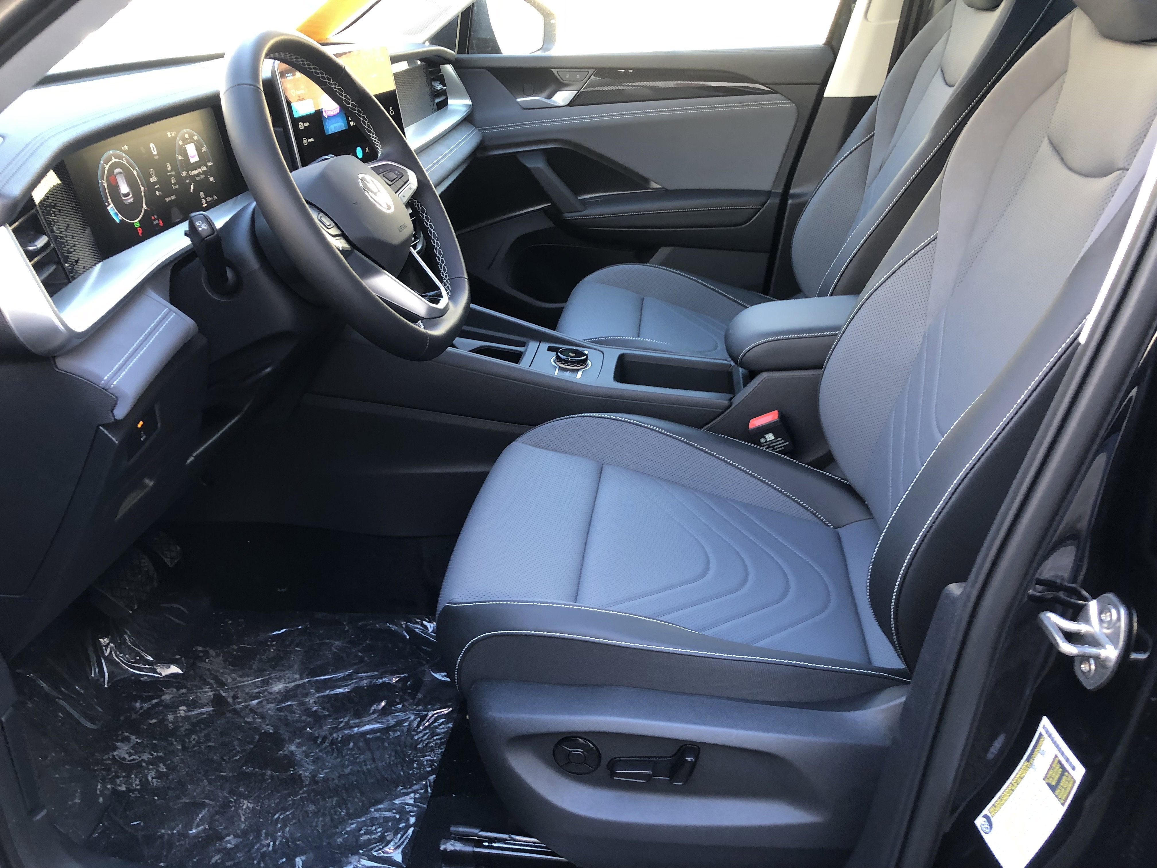 2026 Volkswagen Tiguan SE w/panoramic sunroof