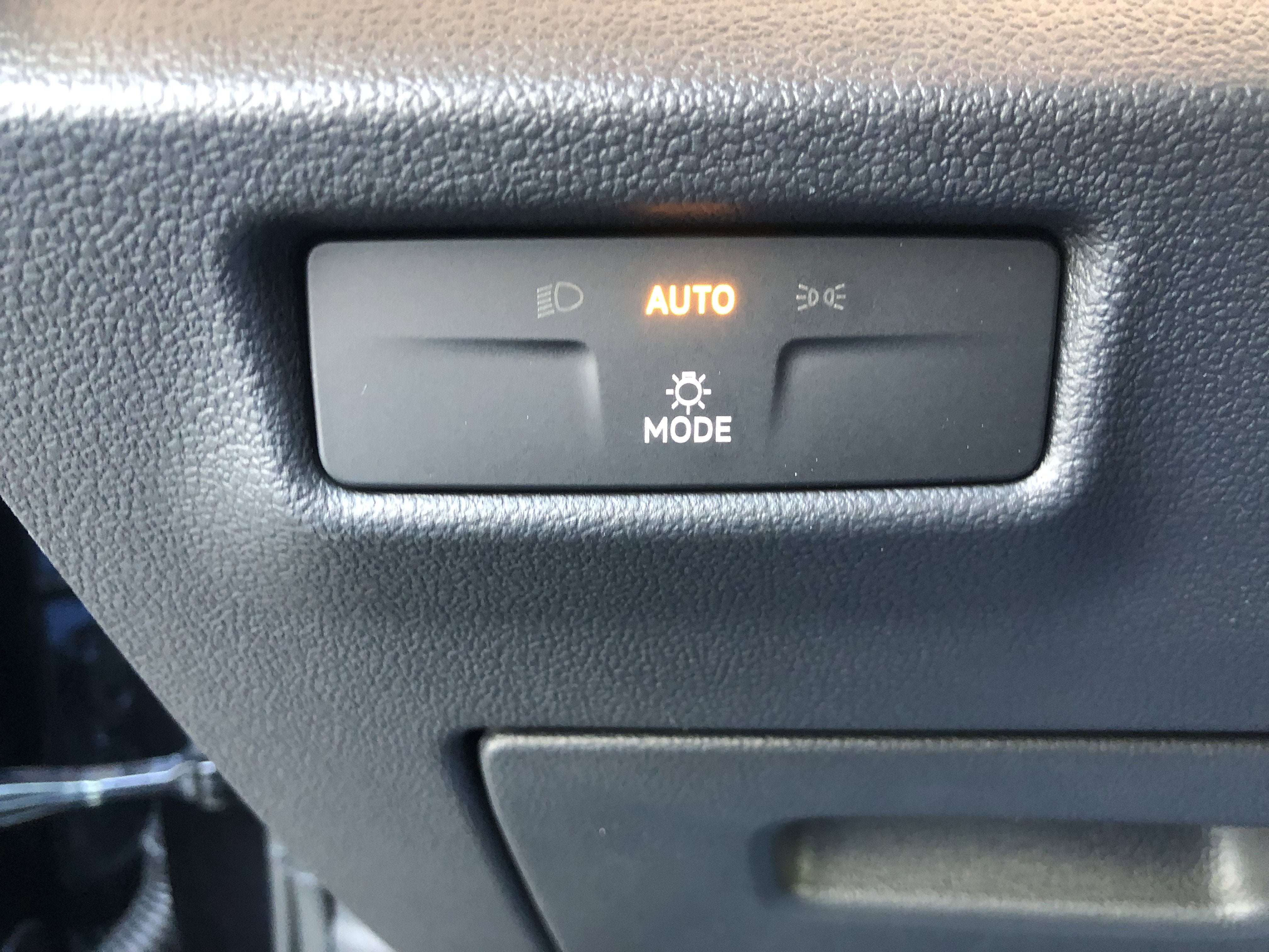 2026 Volkswagen Tiguan SE w/panoramic sunroof