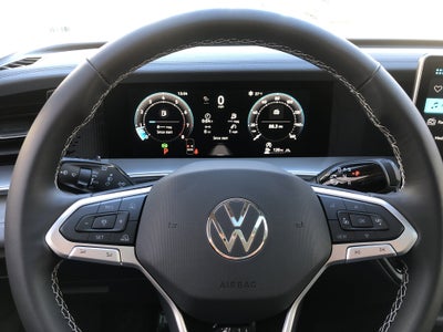 2026 Volkswagen Tiguan SE w/panoramic sunroof