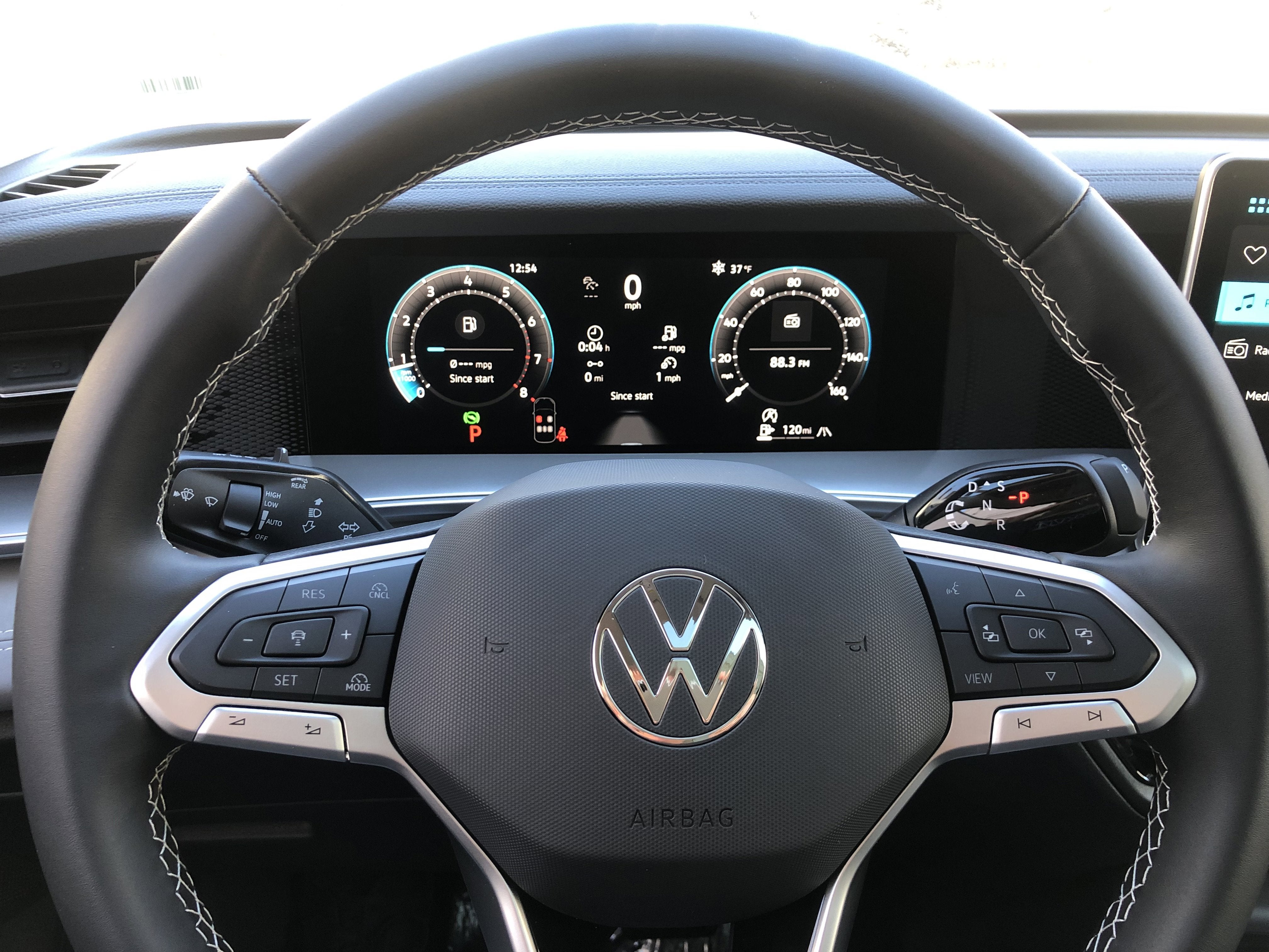 2026 Volkswagen Tiguan SE w/panoramic sunroof
