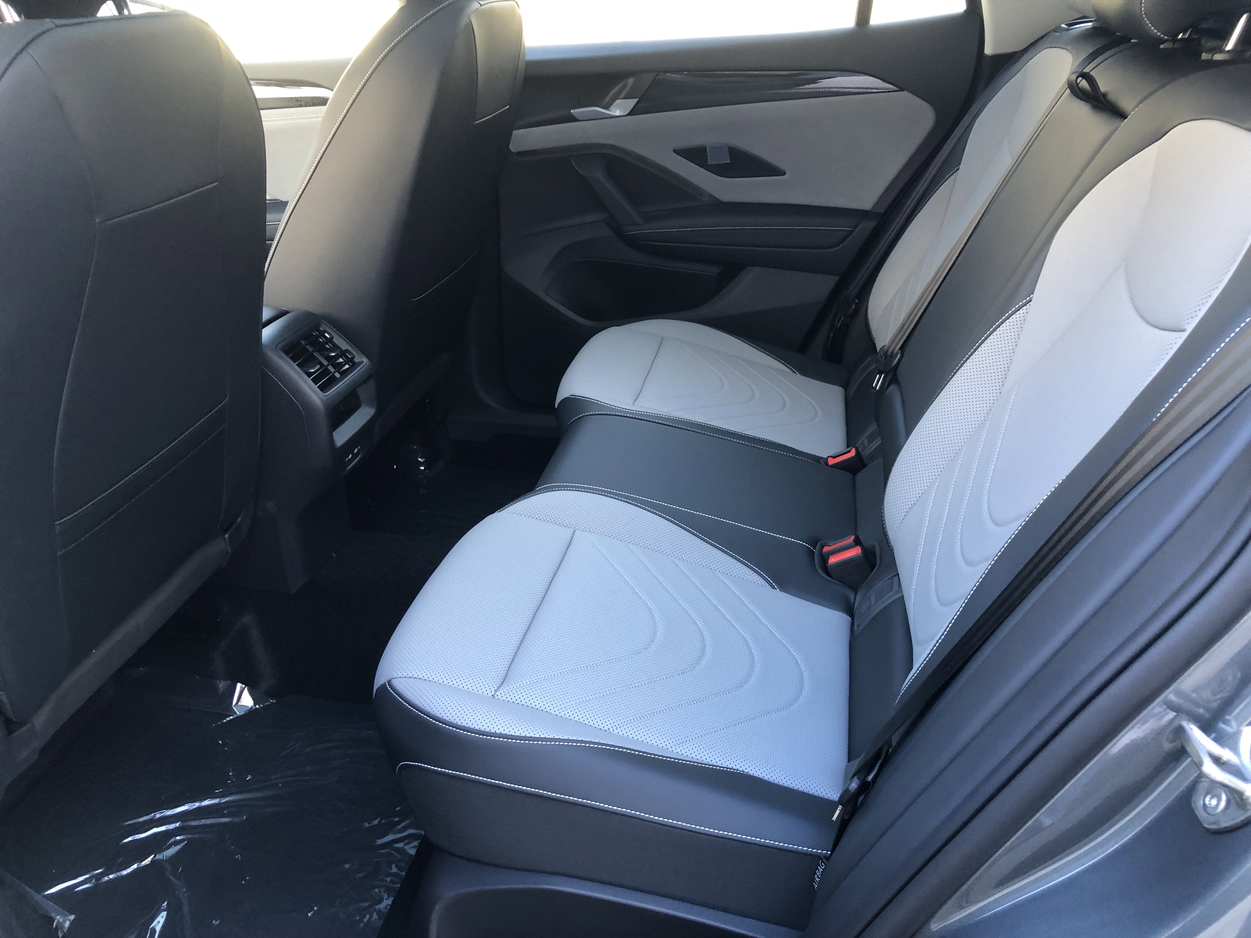 2026 Volkswagen Tiguan SE w/panoramic sunroof