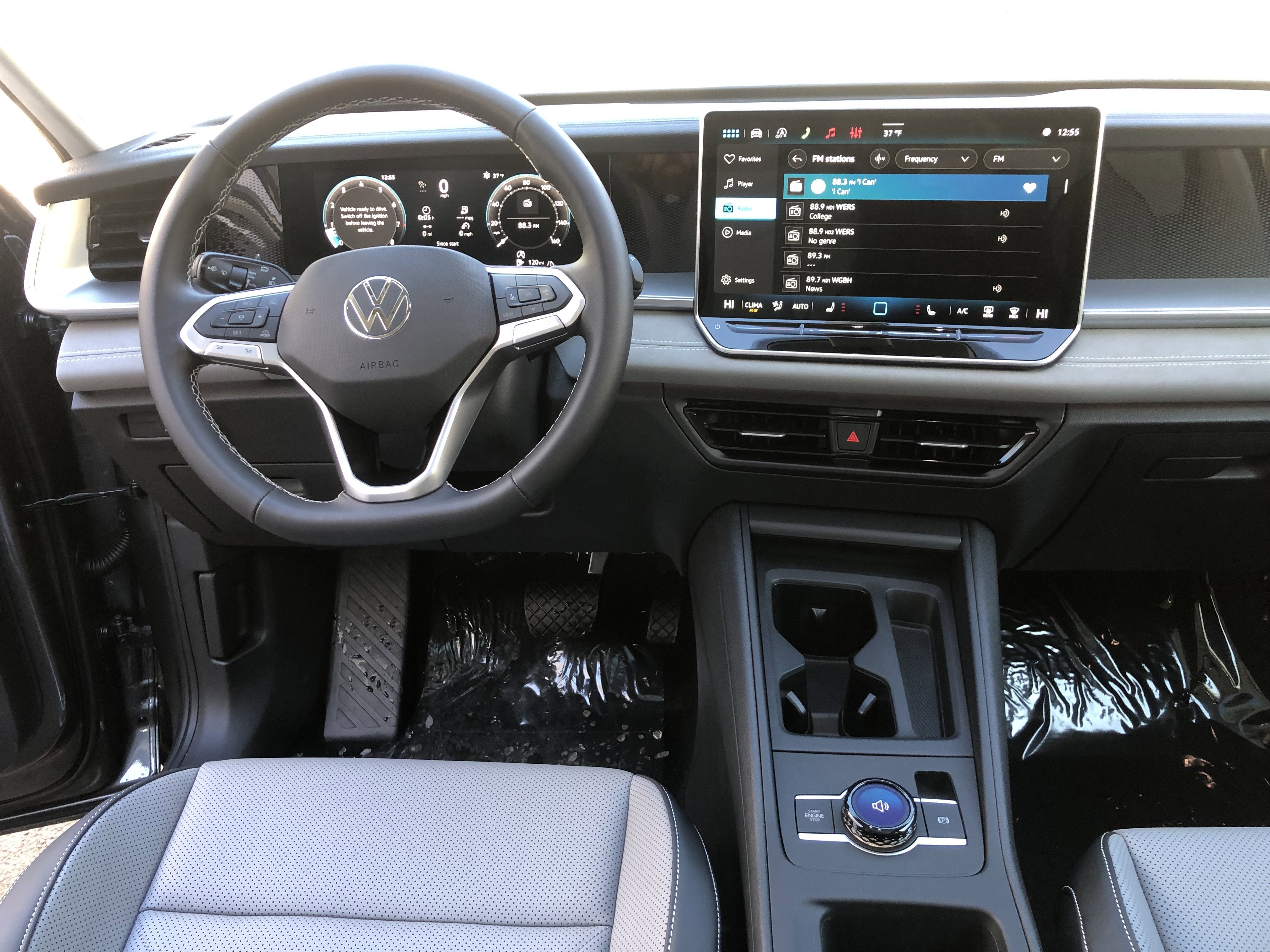 2026 Volkswagen Tiguan SE w/panoramic sunroof