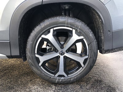 2026 Volkswagen Tiguan SE w/panoramic sunroof