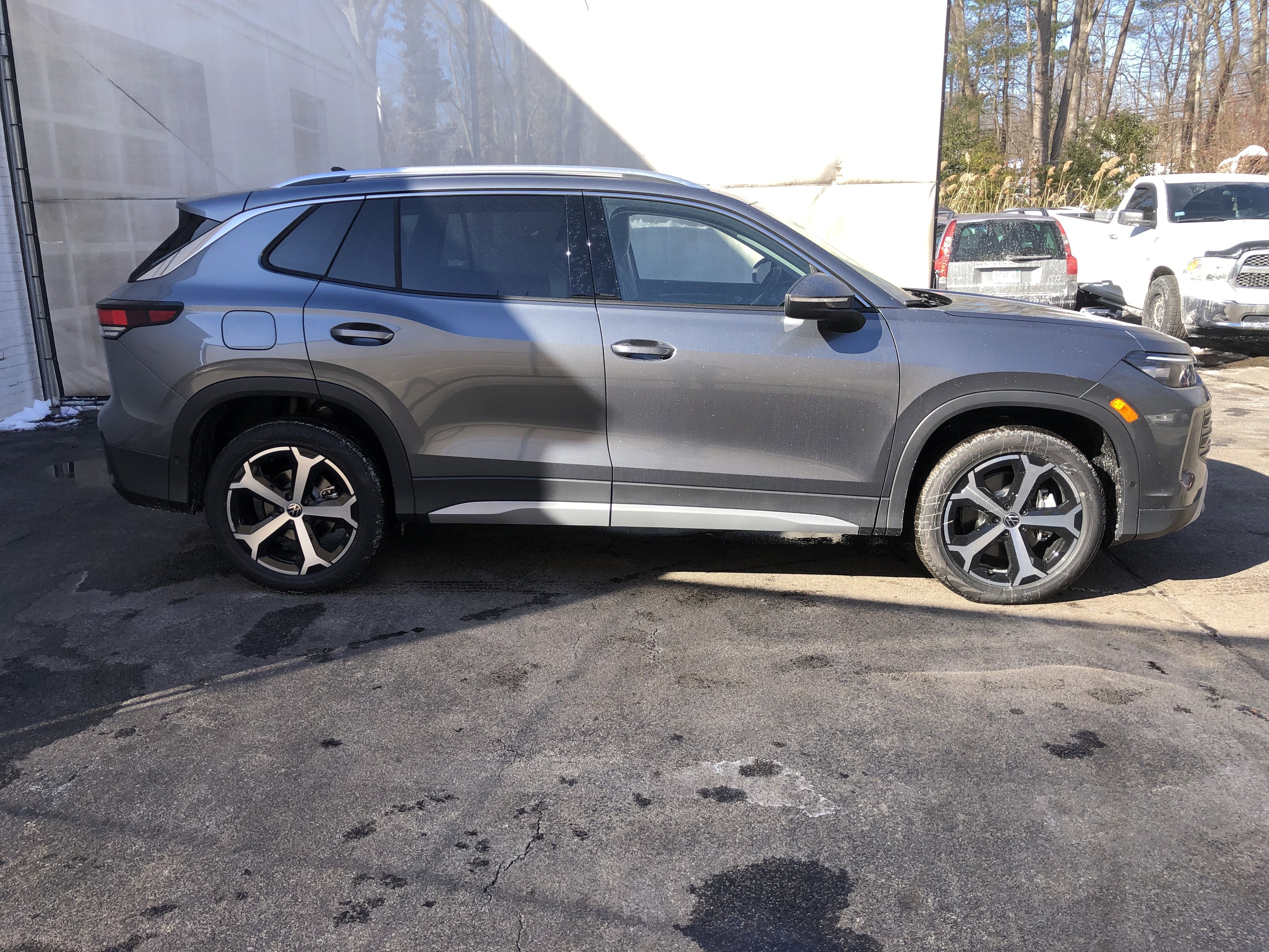 2026 Volkswagen Tiguan SE w/panoramic sunroof