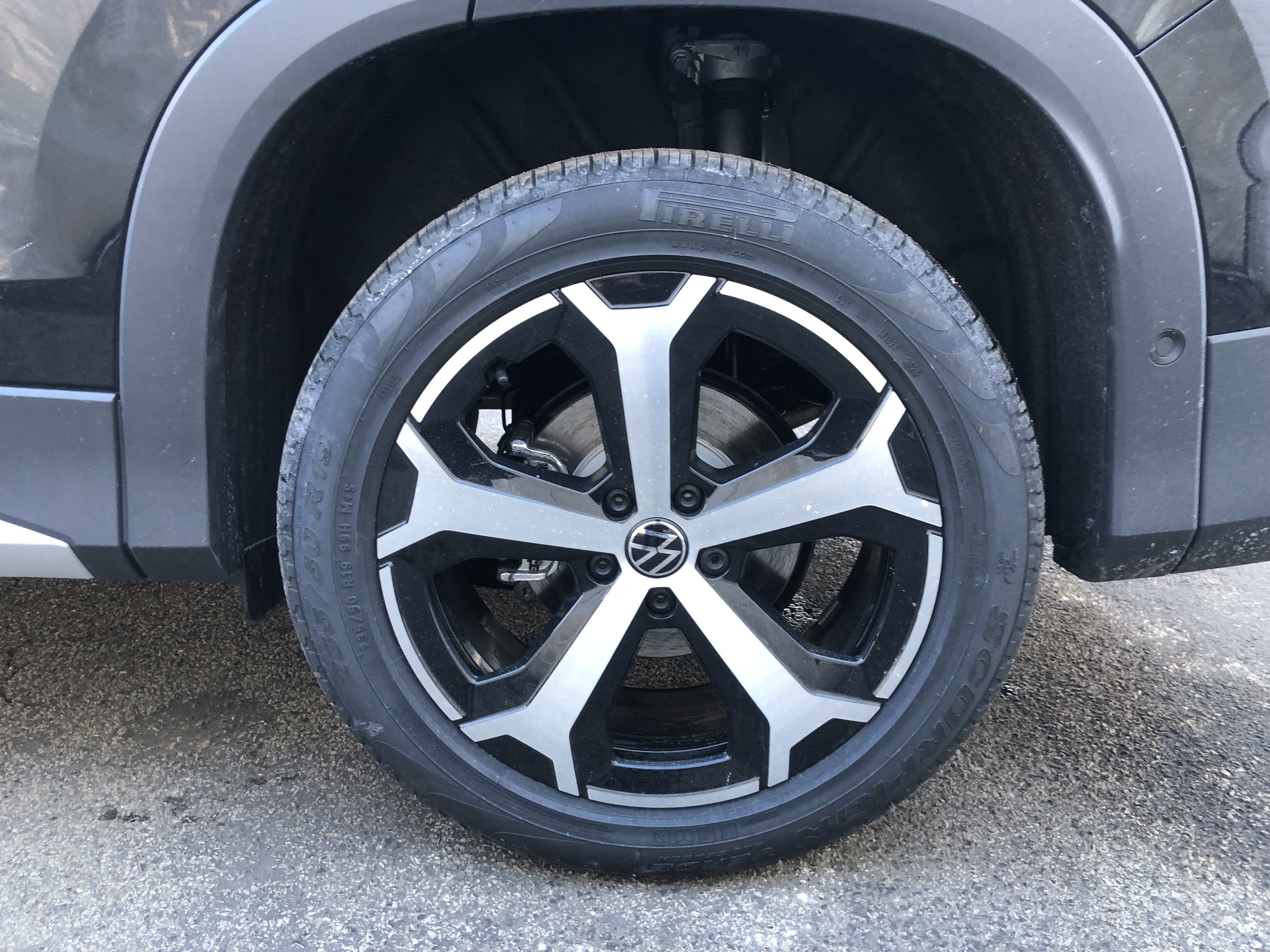 2026 Volkswagen Tiguan SE w/panoramic sunroof