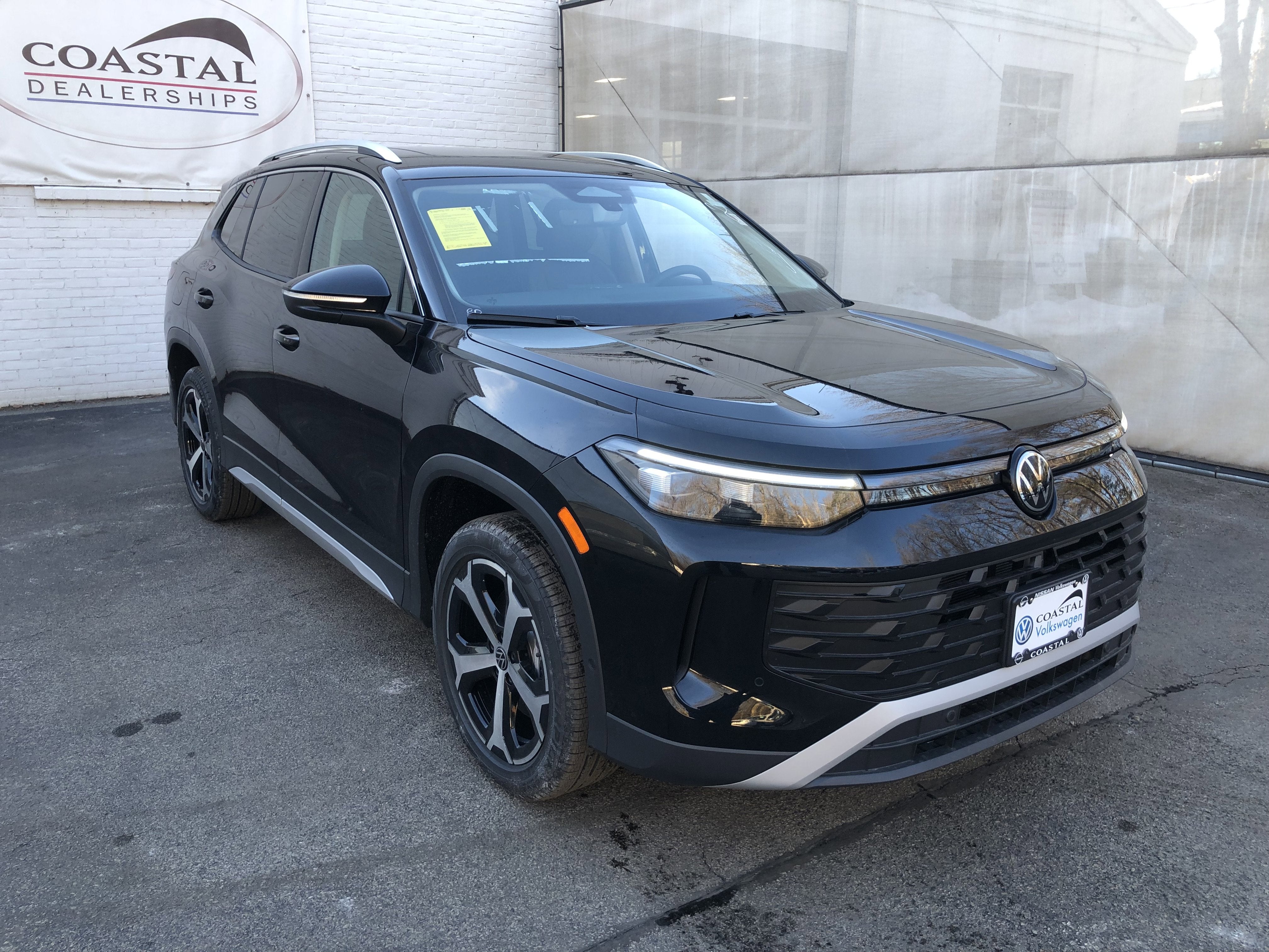 2026 Volkswagen Tiguan SE w/panoramic sunroof