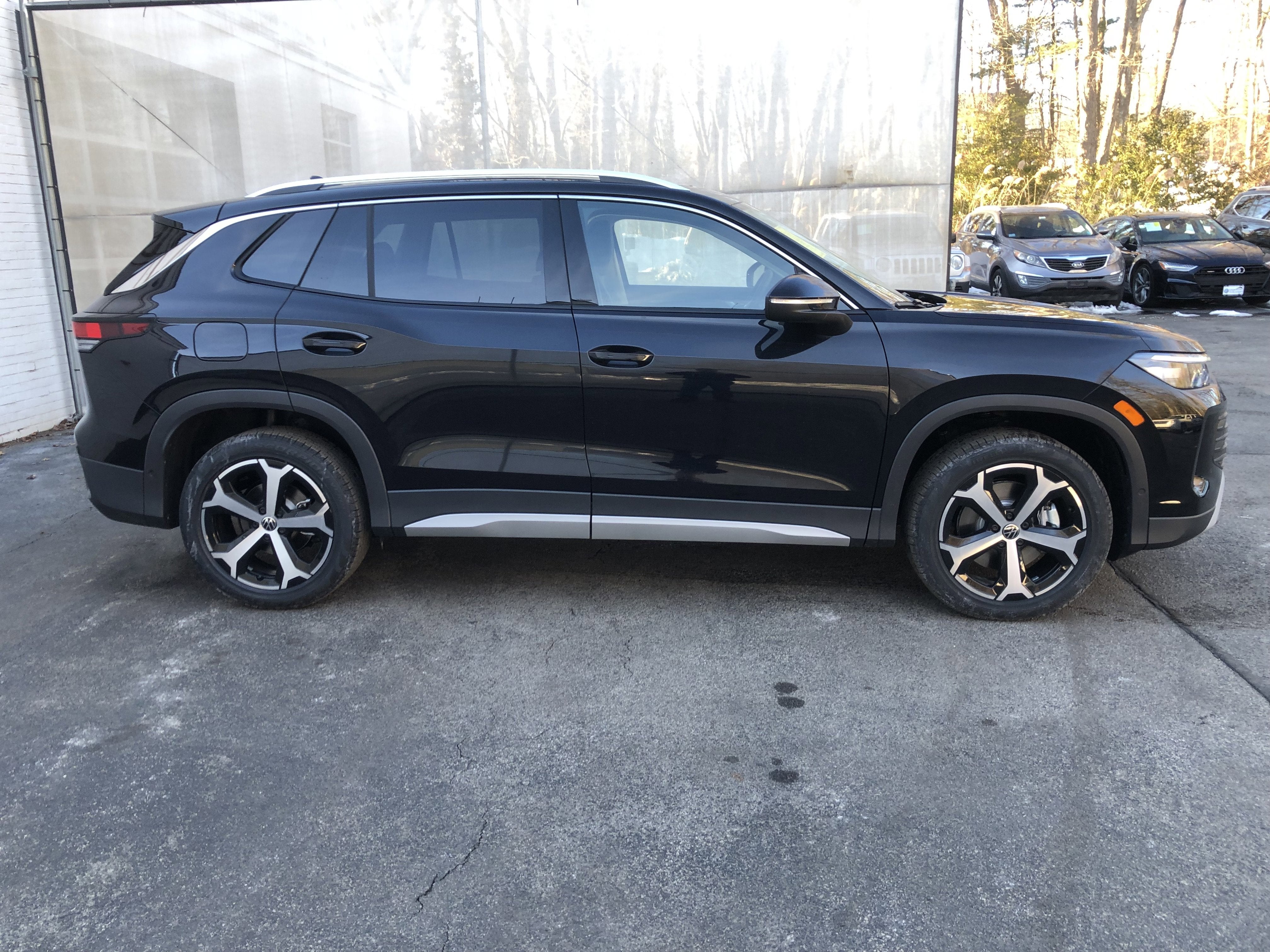 2026 Volkswagen Tiguan SE w/panoramic sunroof