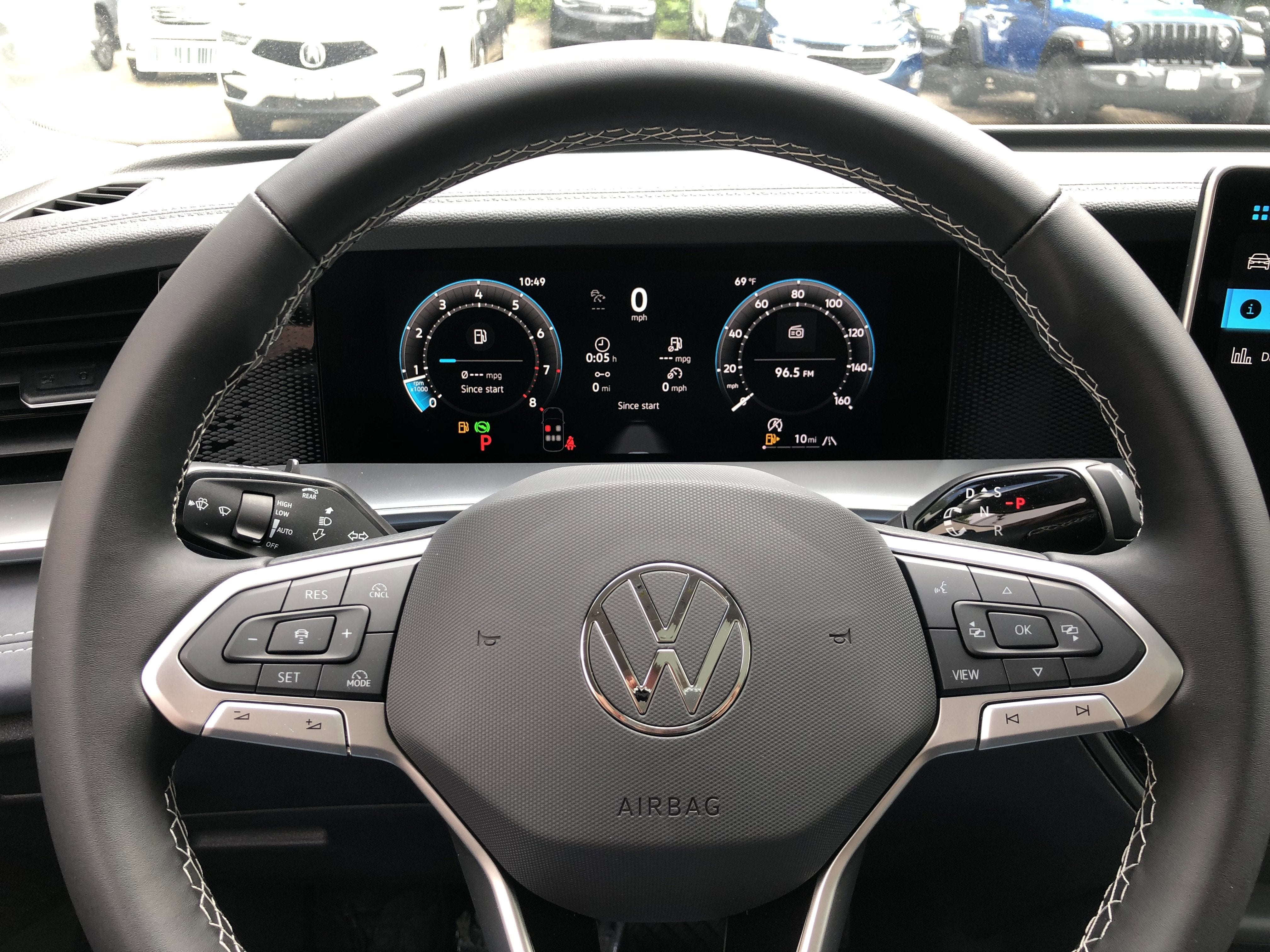 2026 Volkswagen Tiguan SE w/panoramic sunroof