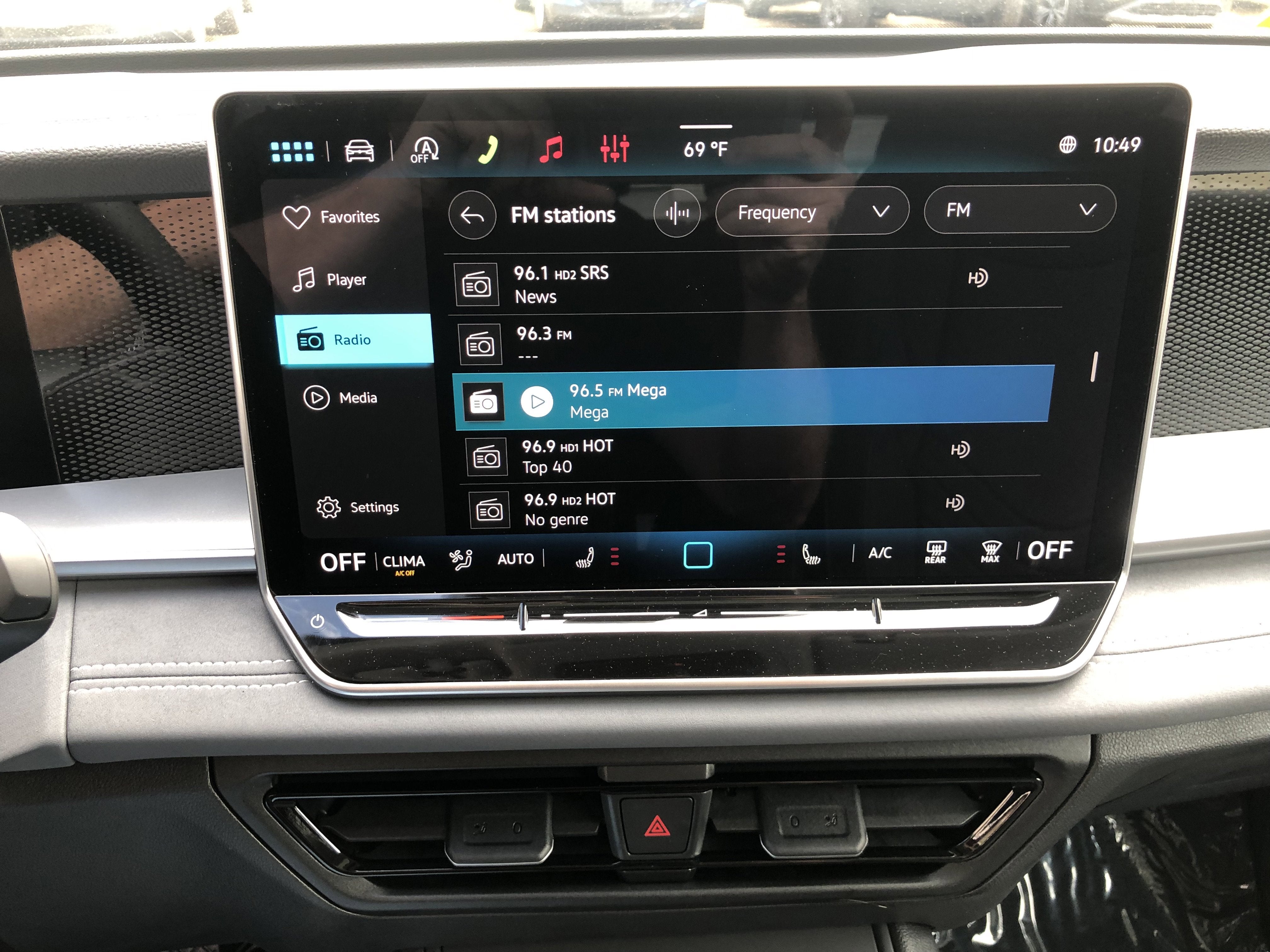 2026 Volkswagen Tiguan SE w/panoramic sunroof