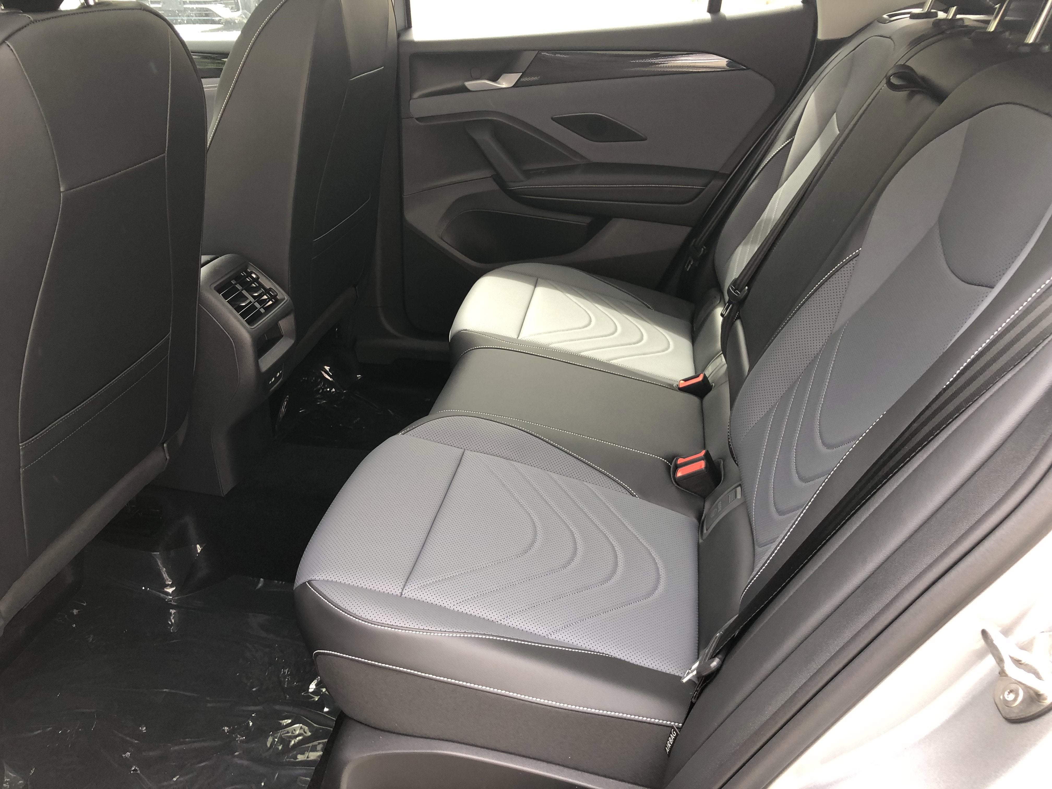2026 Volkswagen Tiguan SE w/panoramic sunroof