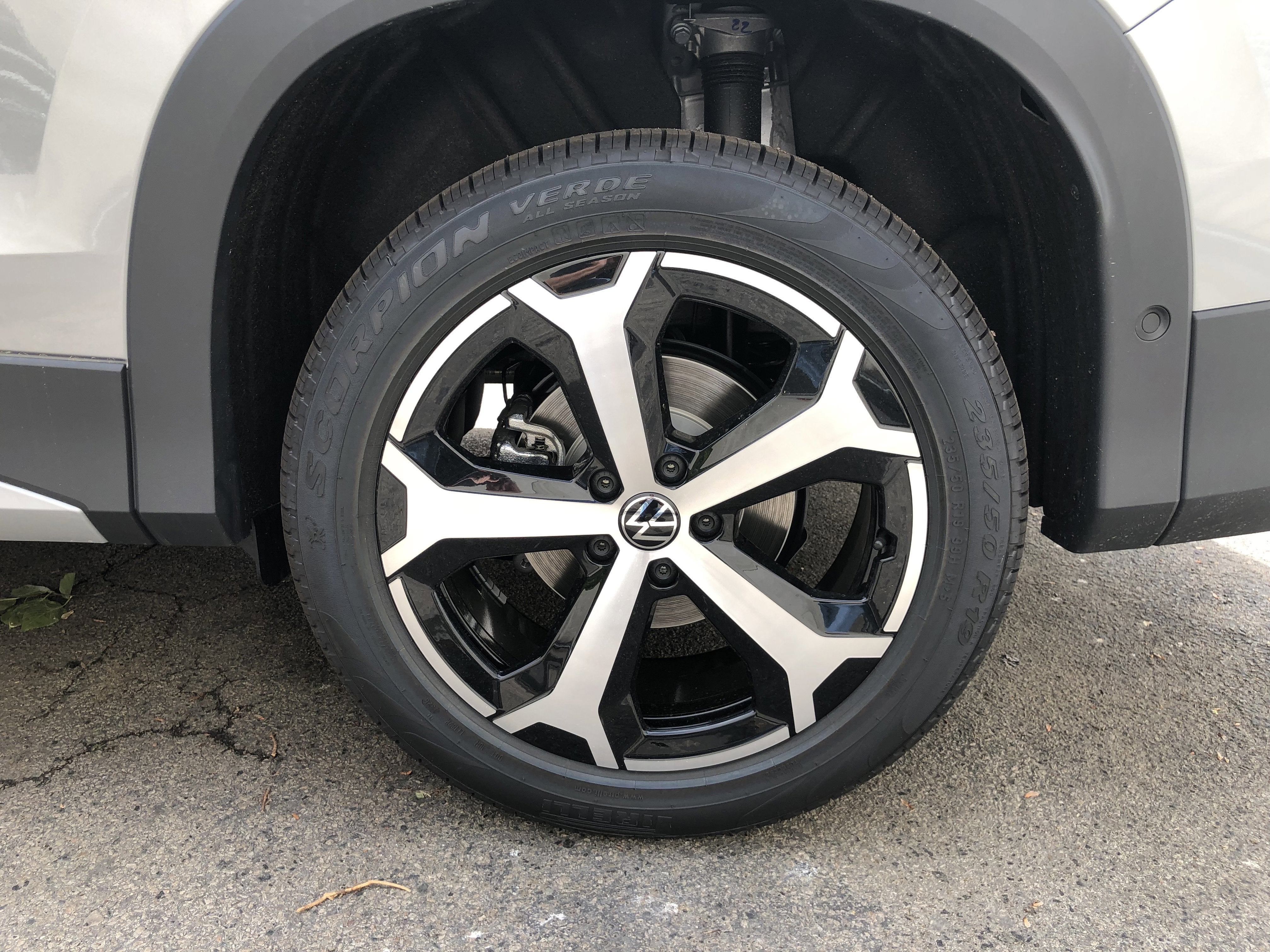 2026 Volkswagen Tiguan SE w/panoramic sunroof