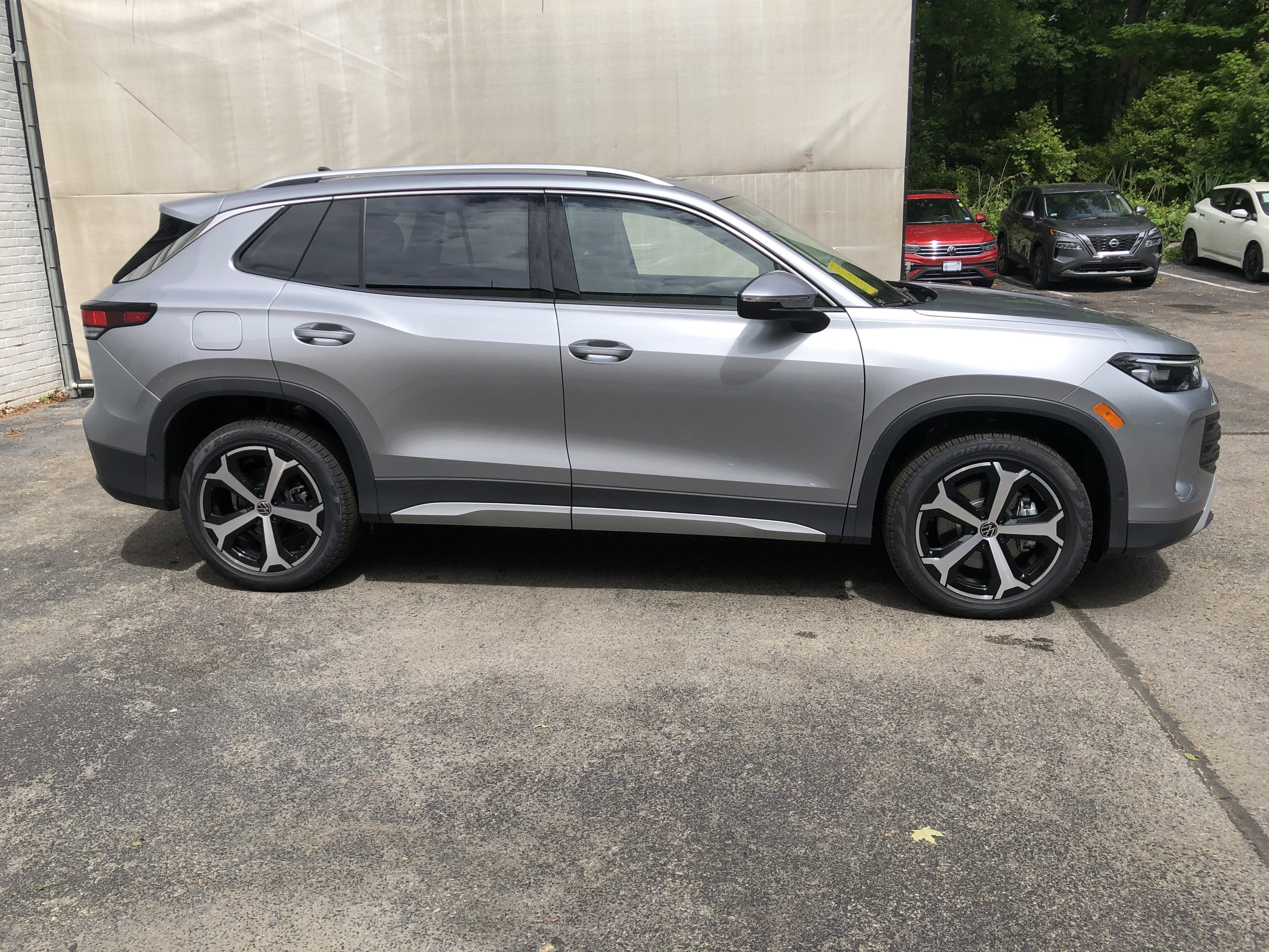 2026 Volkswagen Tiguan SE w/panoramic sunroof
