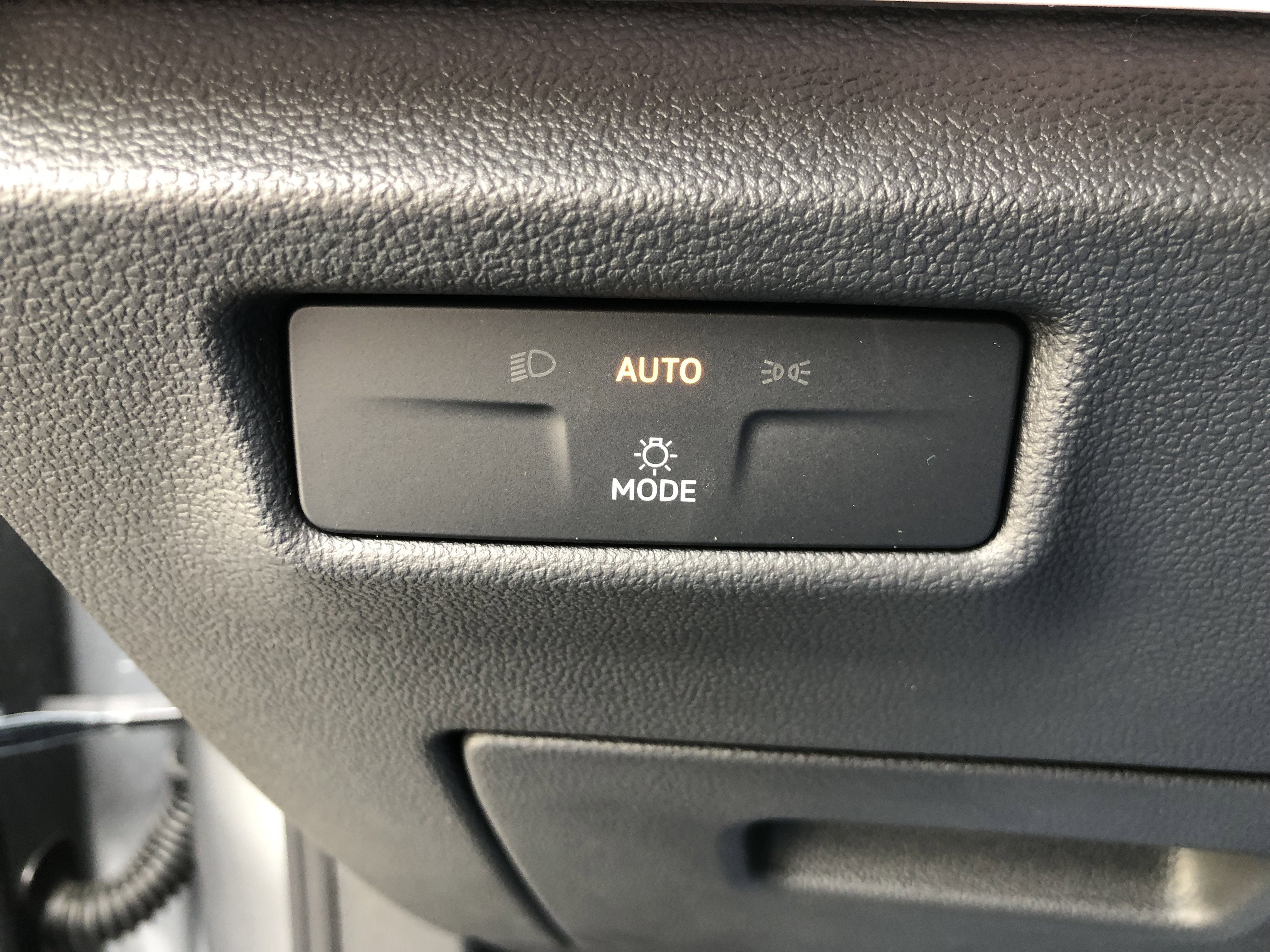 2026 Volkswagen Tiguan SE w/panoramic sunroof