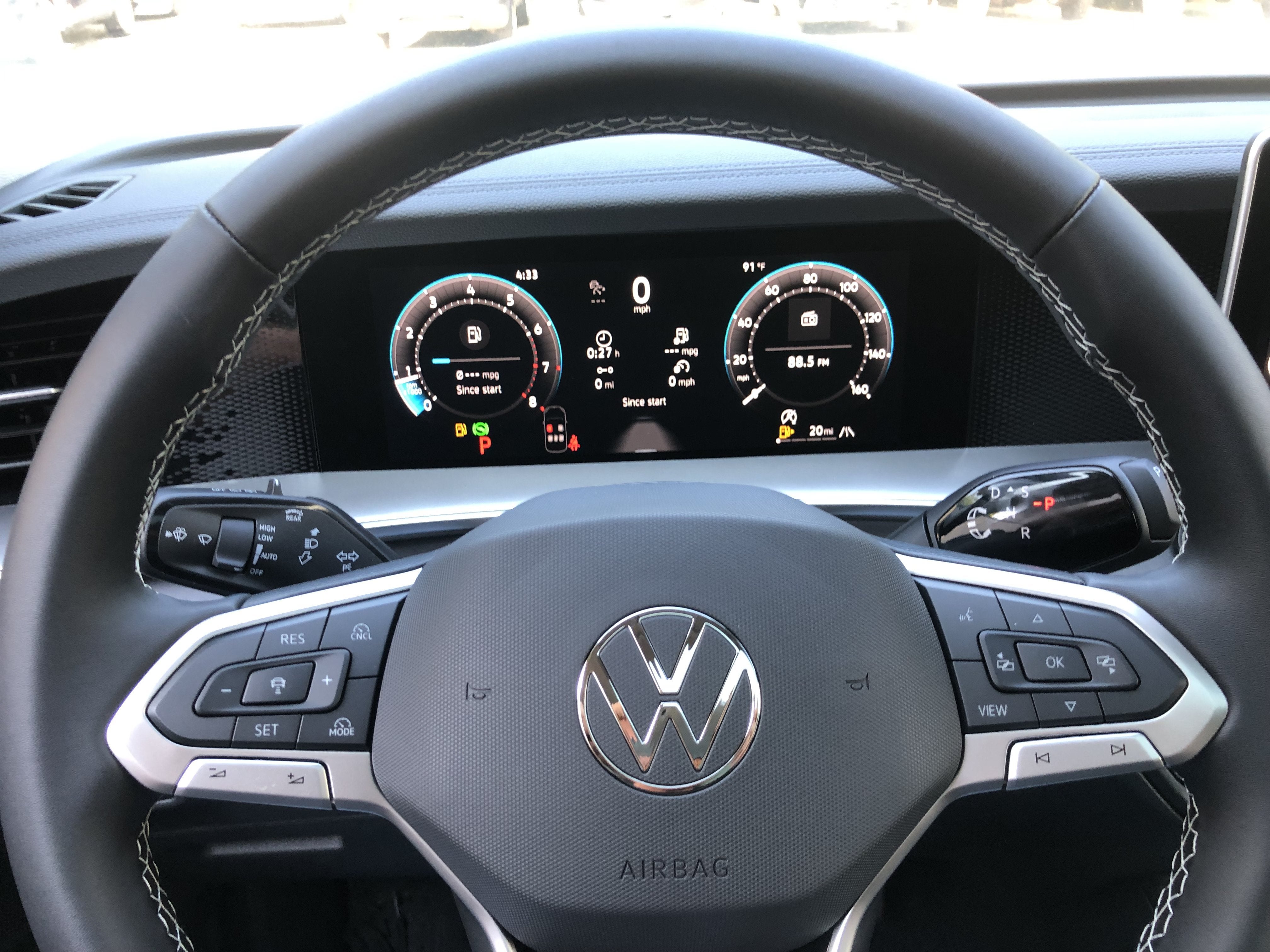 2026 Volkswagen Tiguan SE w/panoramic sunroof