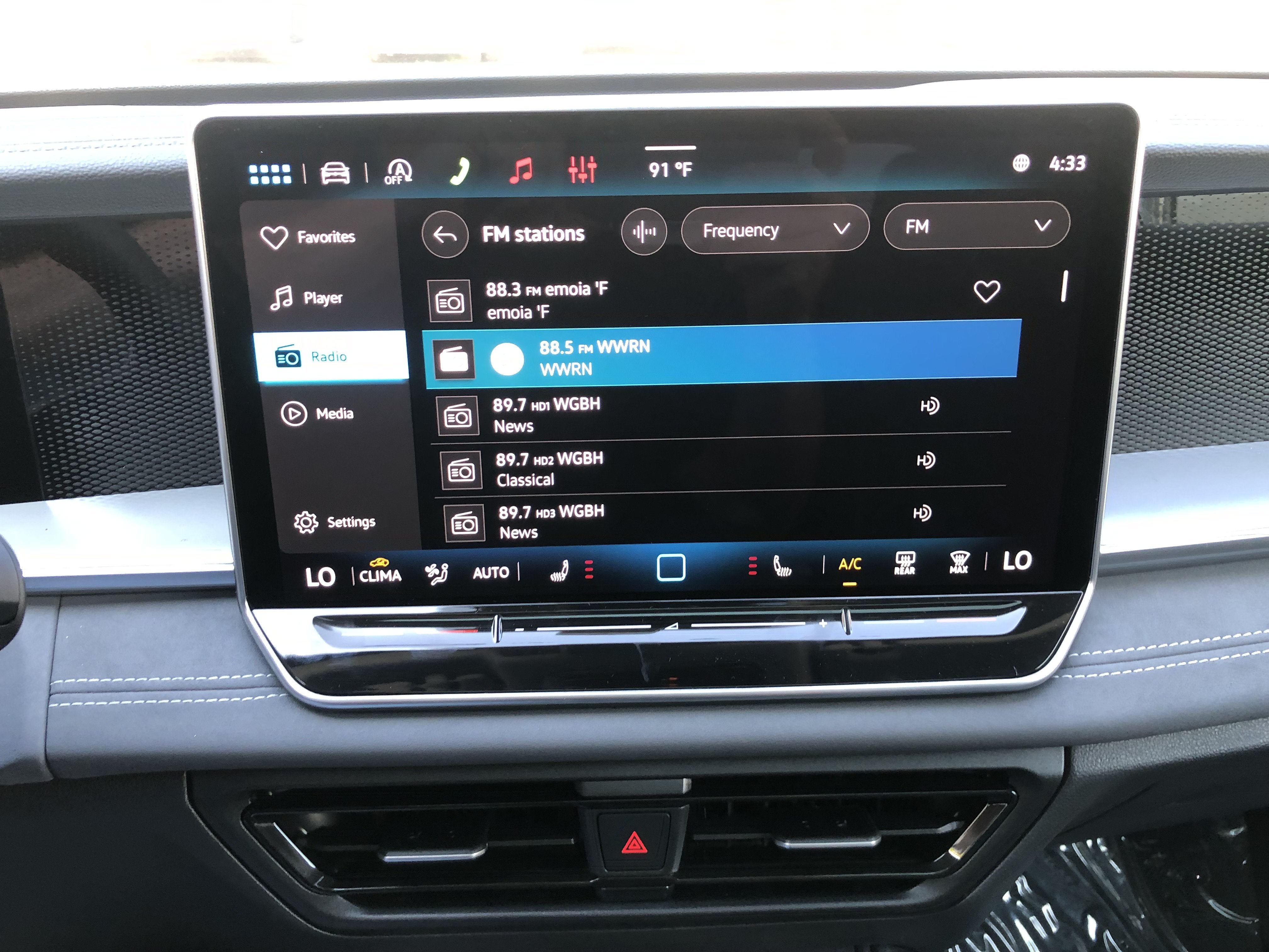 2026 Volkswagen Tiguan SE w/panoramic sunroof