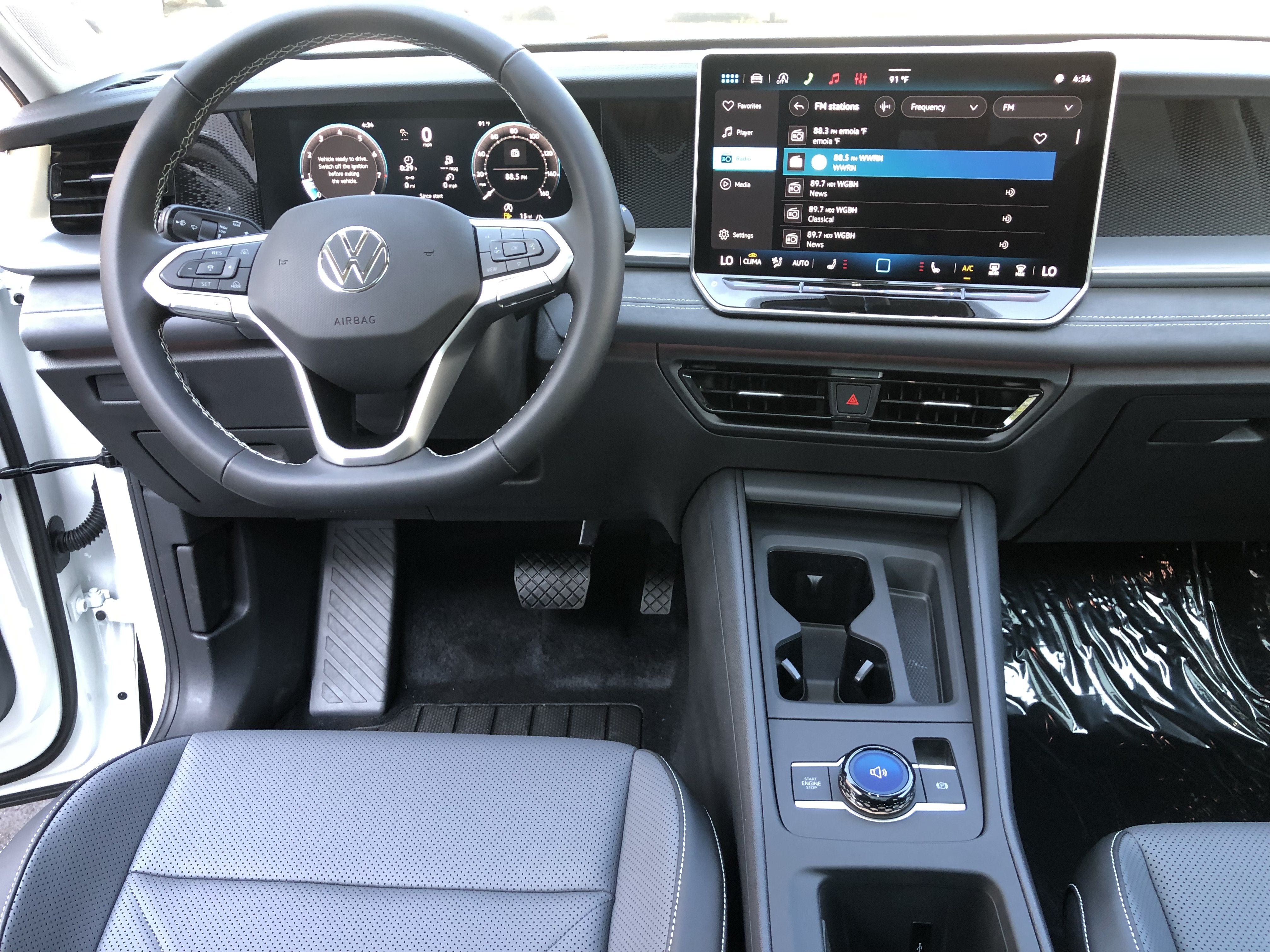 2026 Volkswagen Tiguan SE w/panoramic sunroof