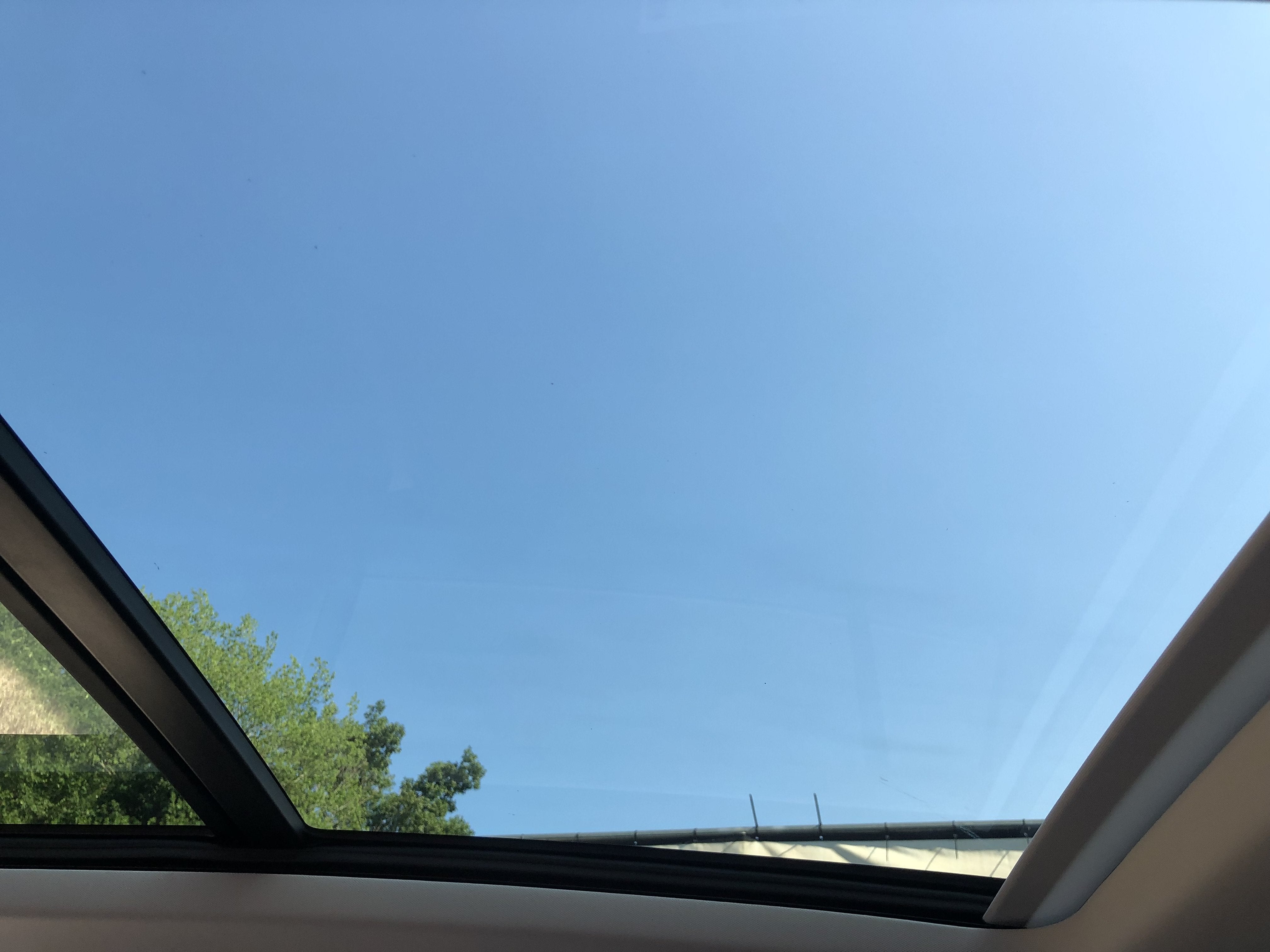 2026 Volkswagen Tiguan SE w/panoramic sunroof