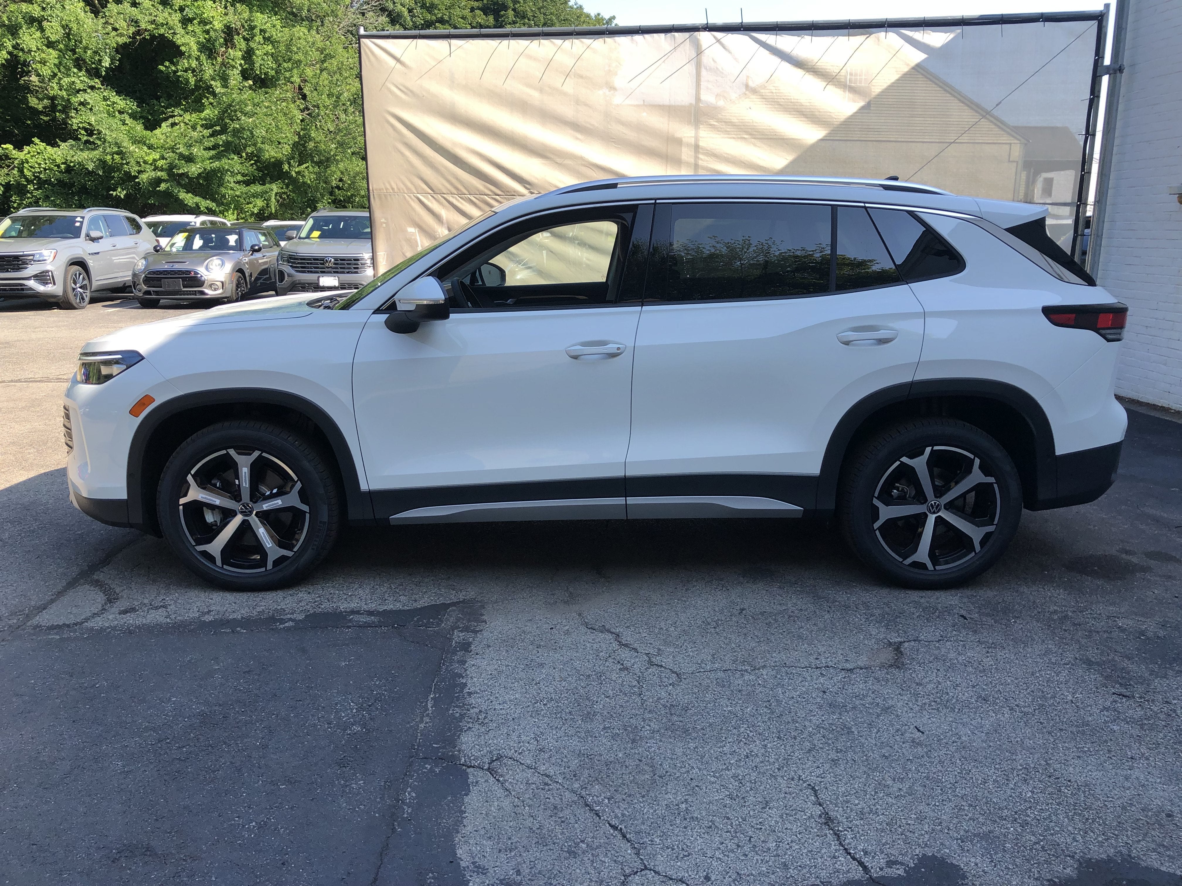 2026 Volkswagen Tiguan SE w/panoramic sunroof