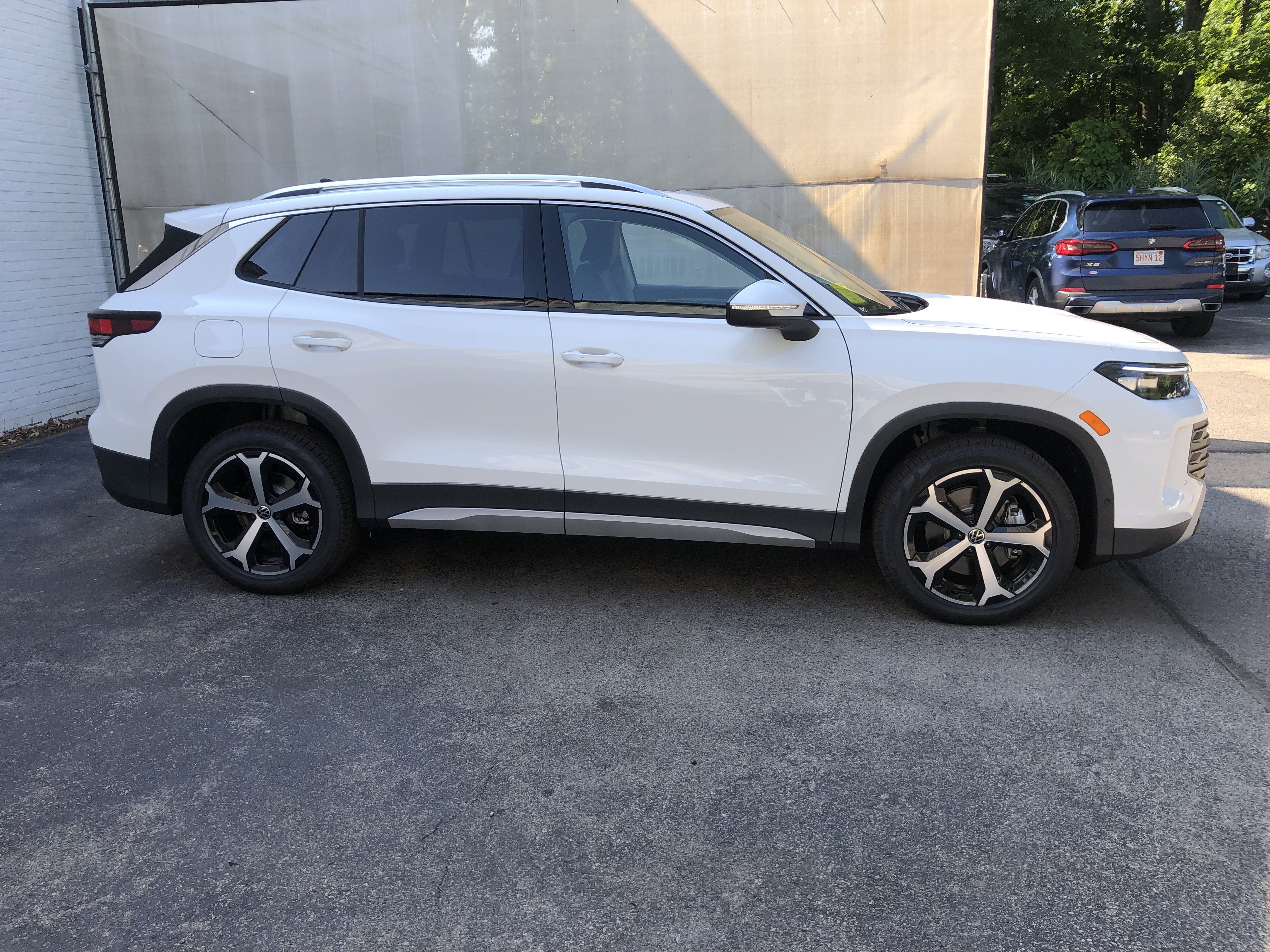 2026 Volkswagen Tiguan SE w/panoramic sunroof