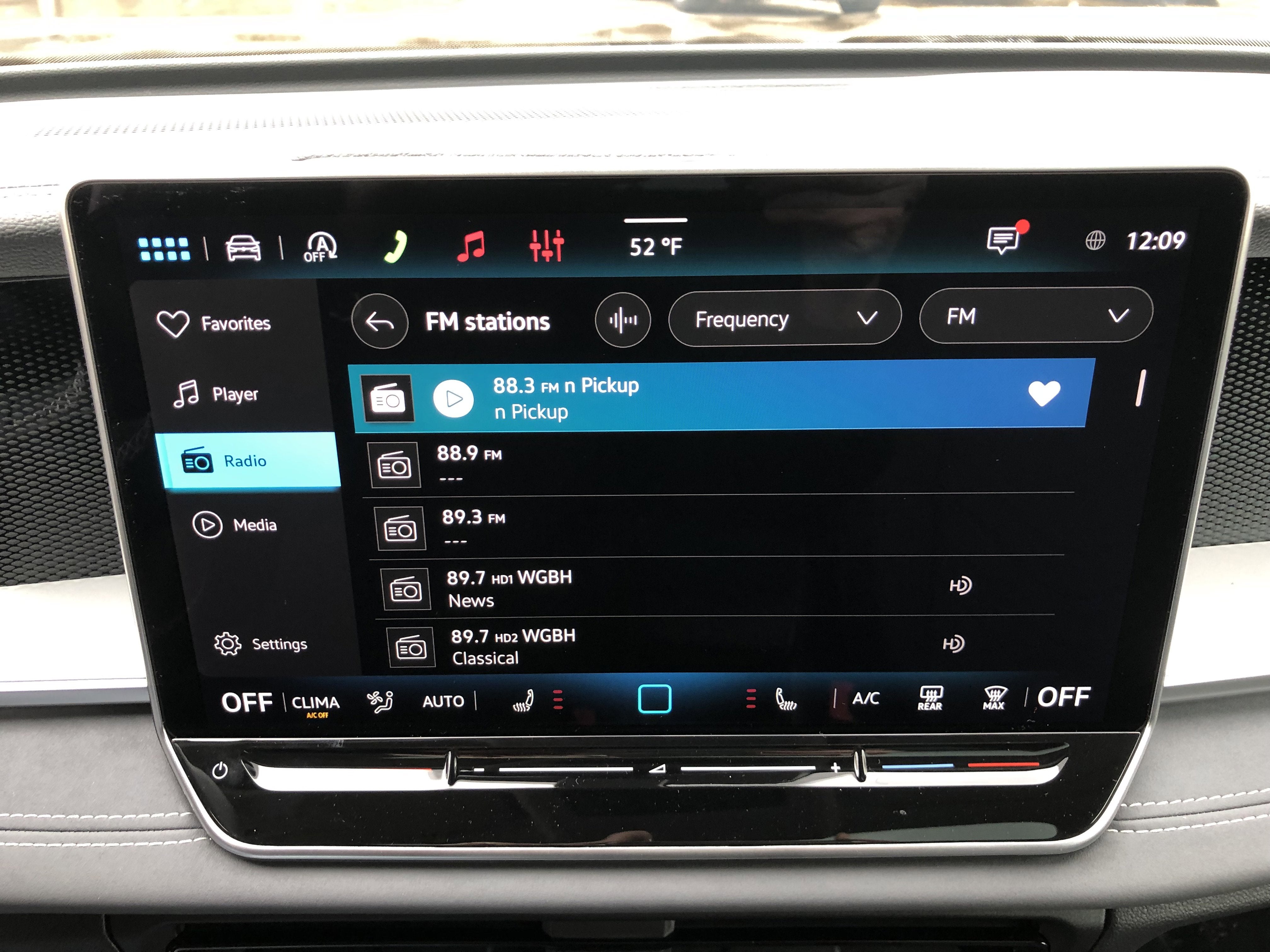 2026 Volkswagen Tiguan SE w/panoramic sunroof