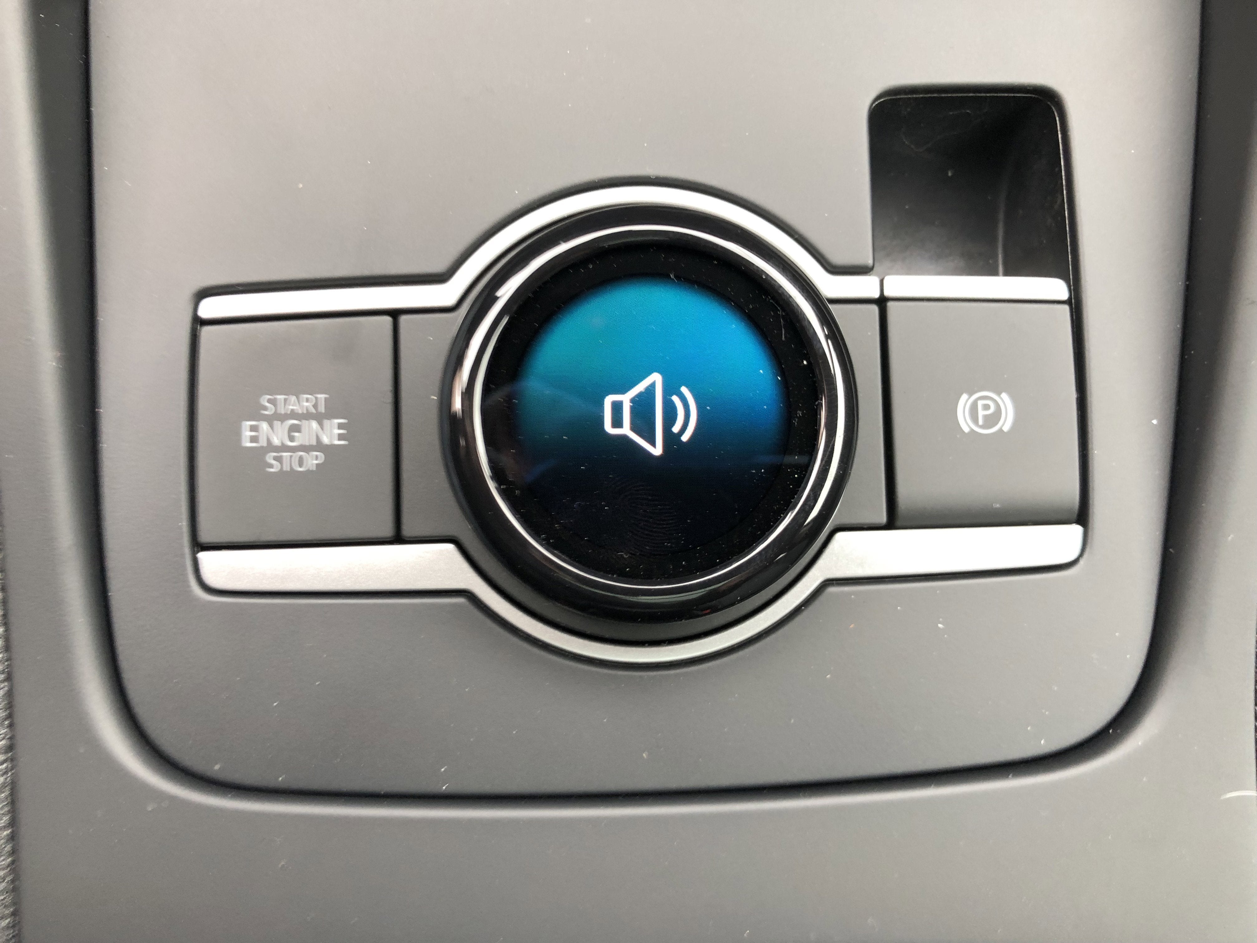 2026 Volkswagen Tiguan SE w/panoramic sunroof