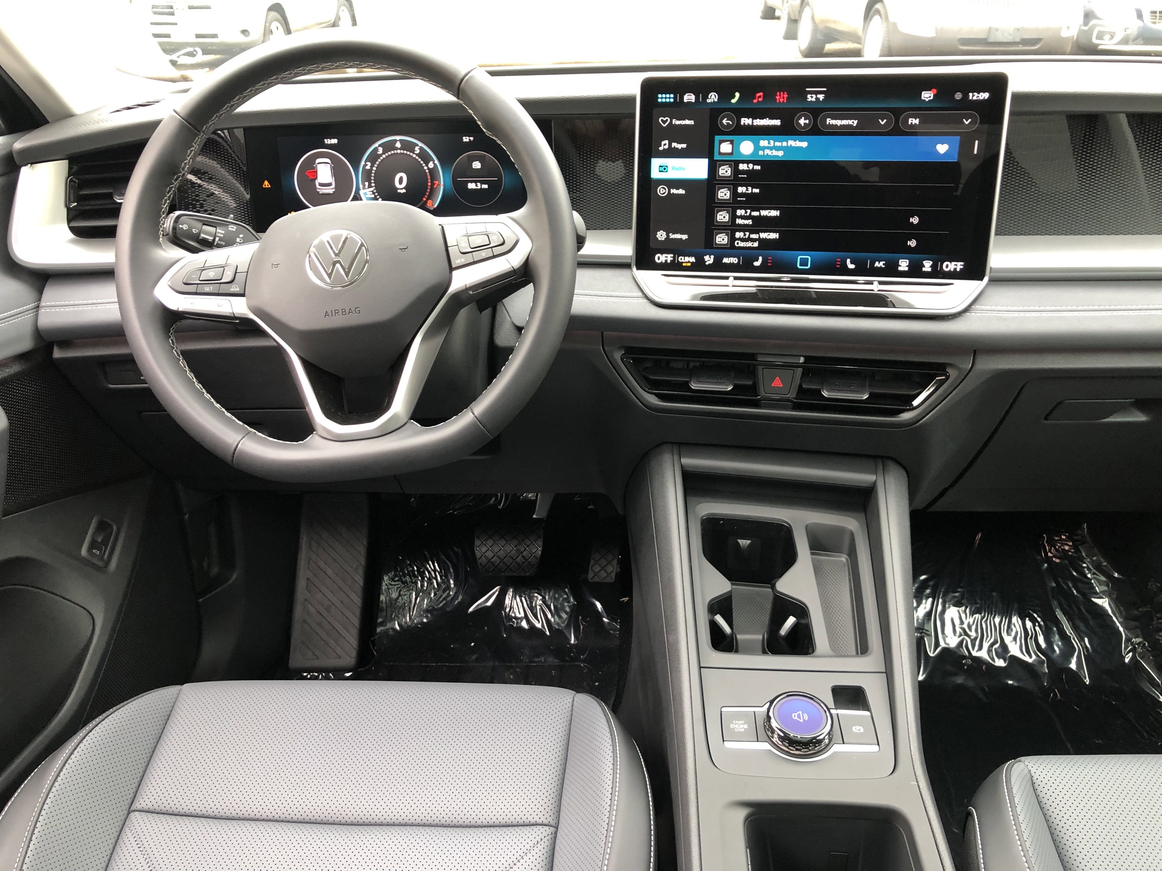 2026 Volkswagen Tiguan SE w/panoramic sunroof