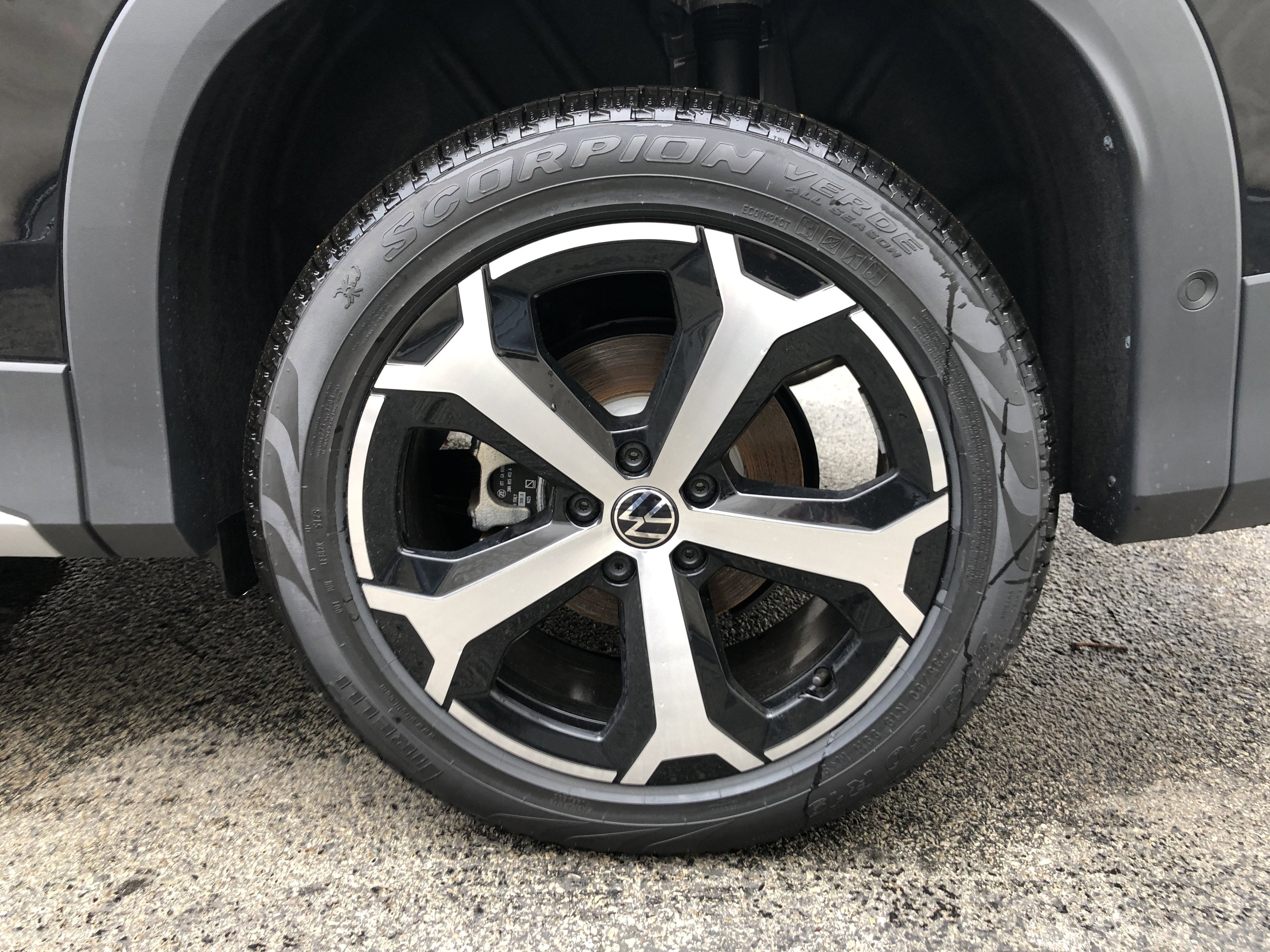 2026 Volkswagen Tiguan SE w/panoramic sunroof