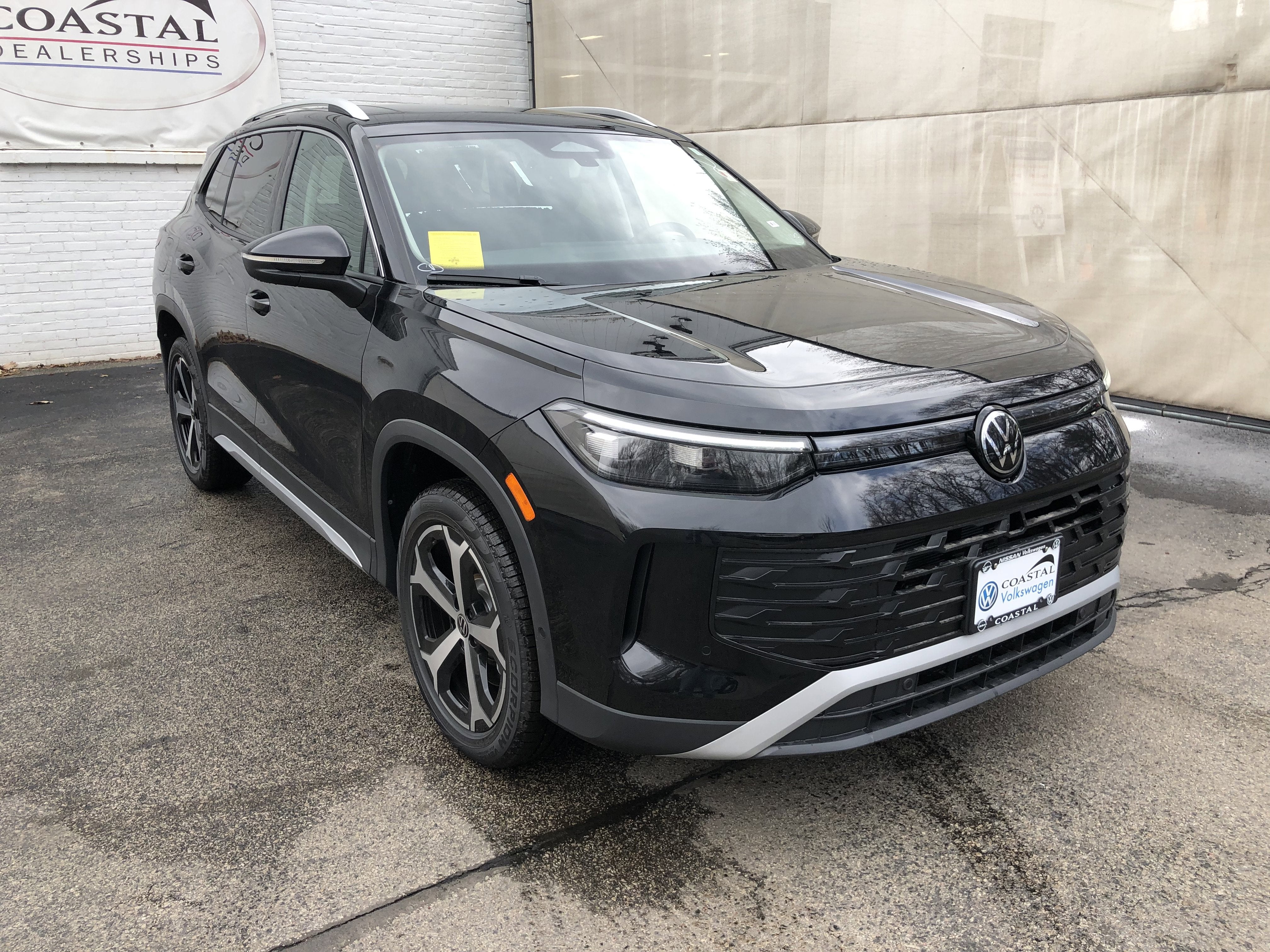 2026 Volkswagen Tiguan SE w/panoramic sunroof