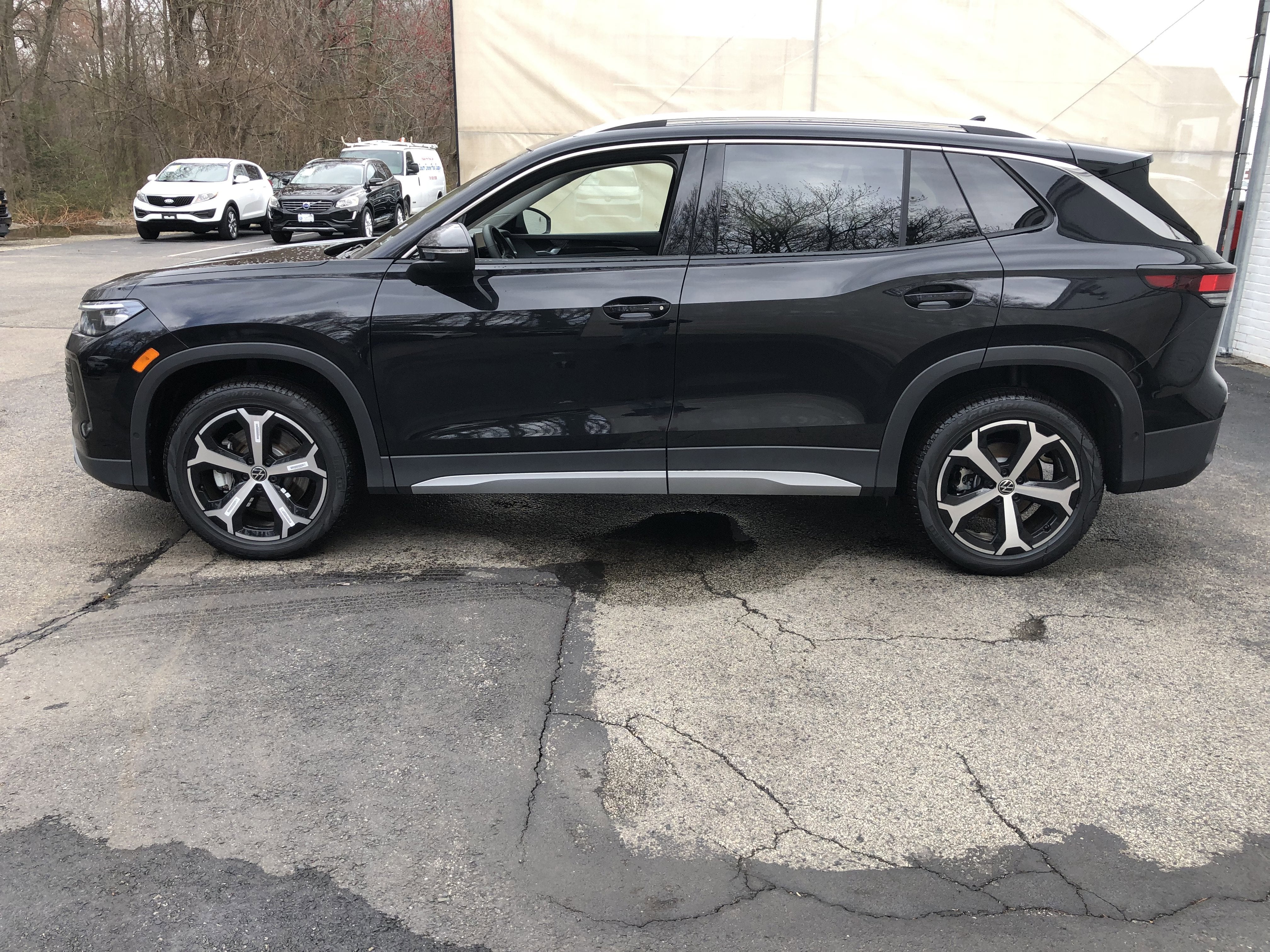 2026 Volkswagen Tiguan SE w/panoramic sunroof