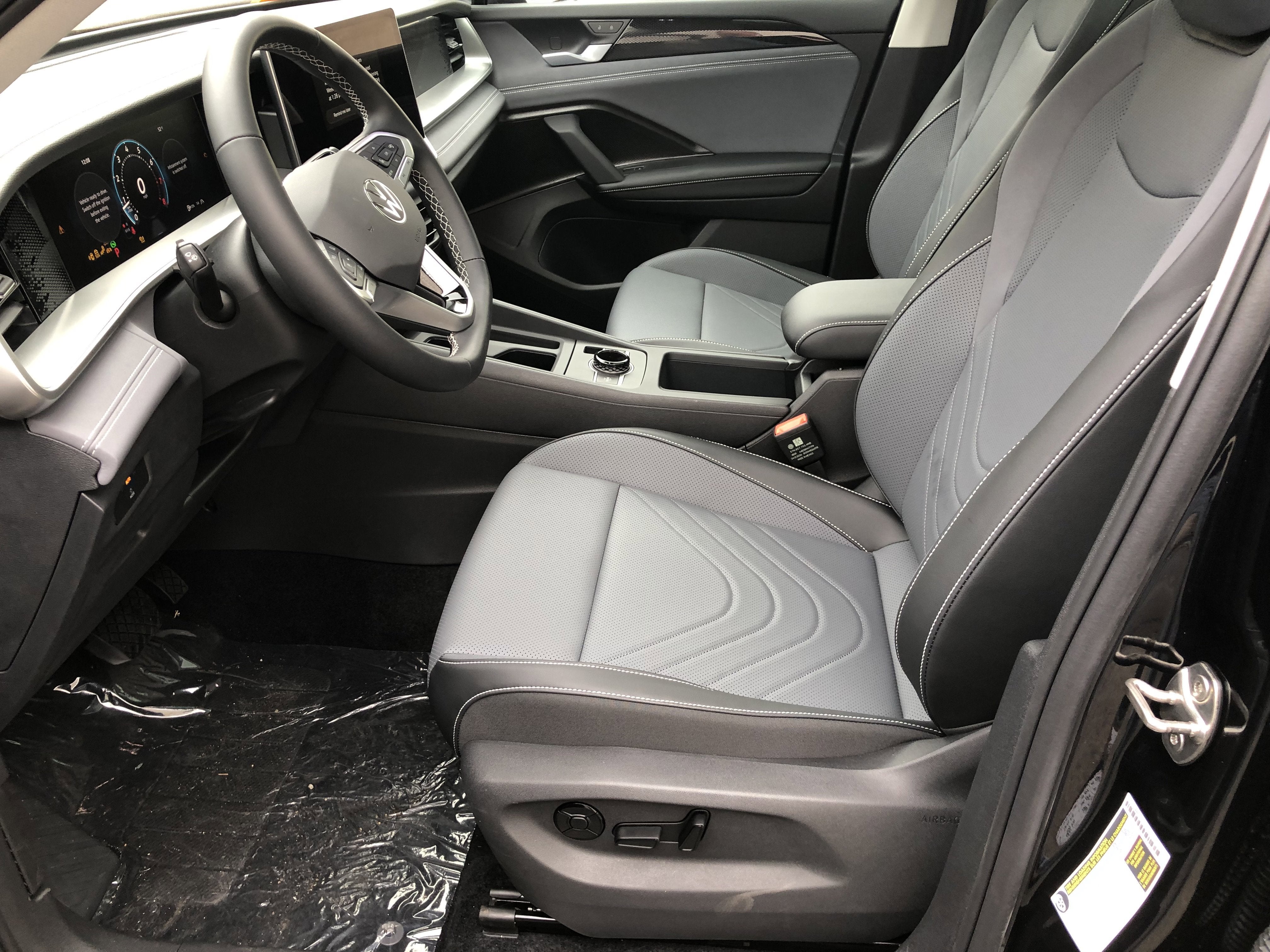 2026 Volkswagen Tiguan SE w/panoramic sunroof