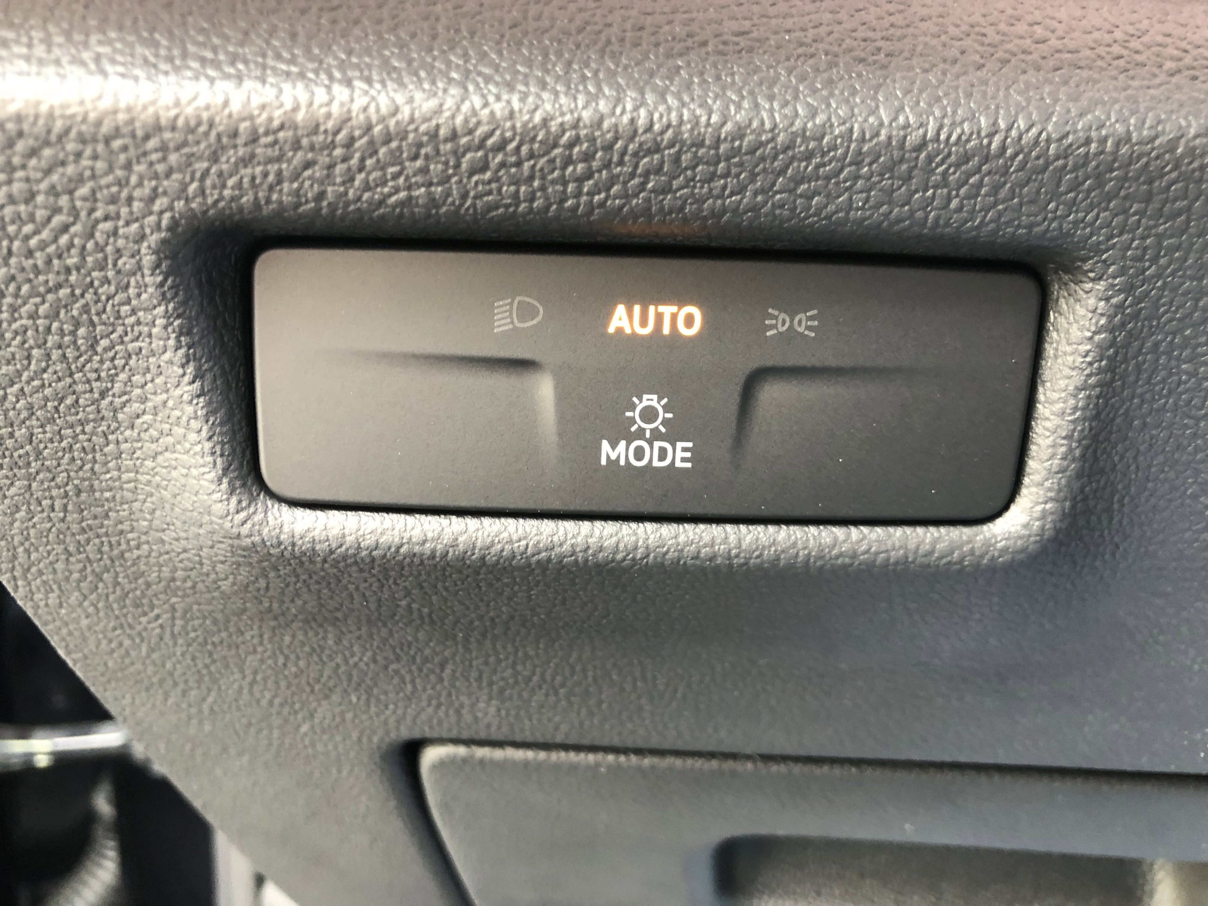 2026 Volkswagen Tiguan SE w/panoramic sunroof