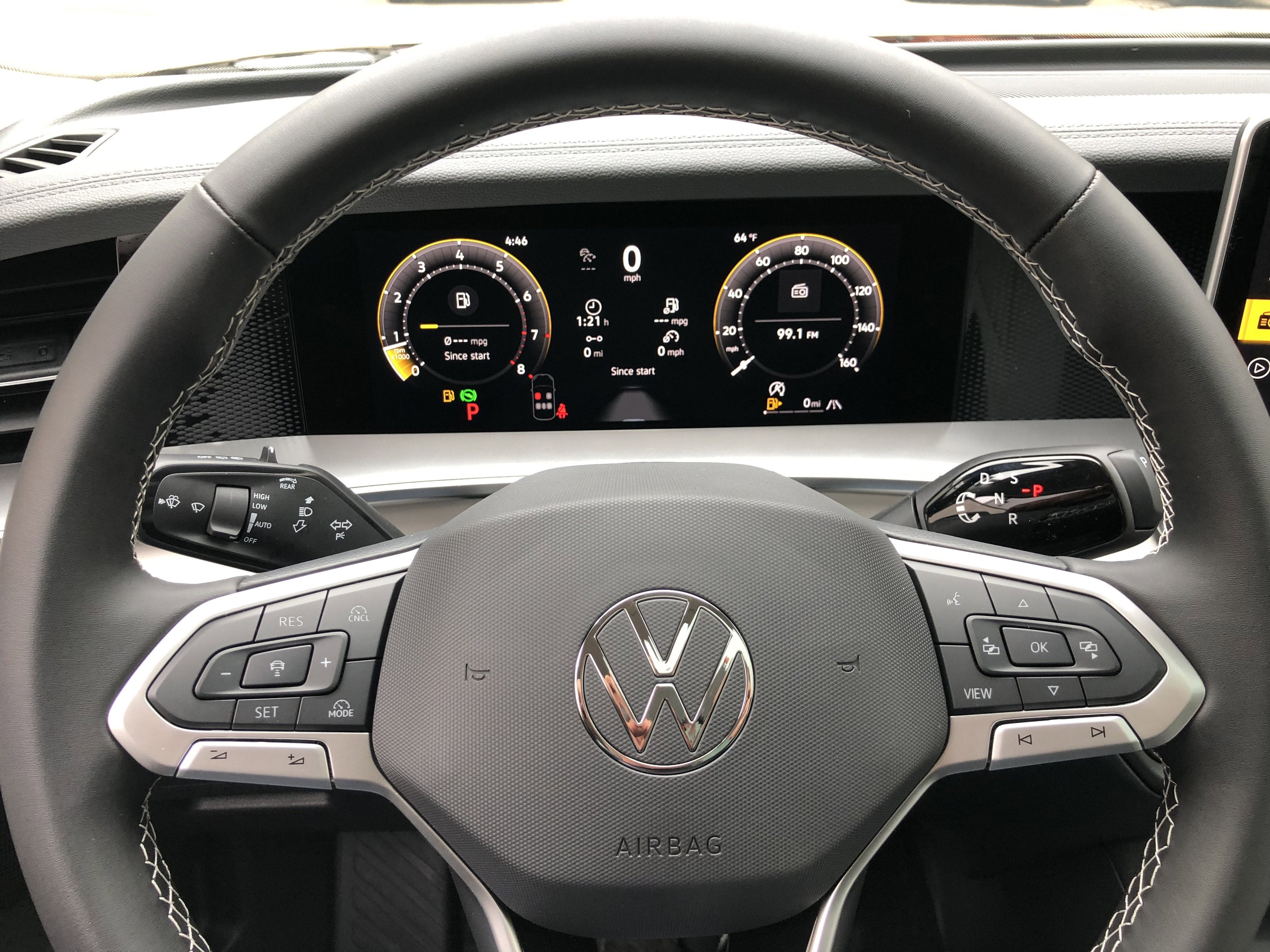 2026 Volkswagen Tiguan SE w/panoramic sunroof