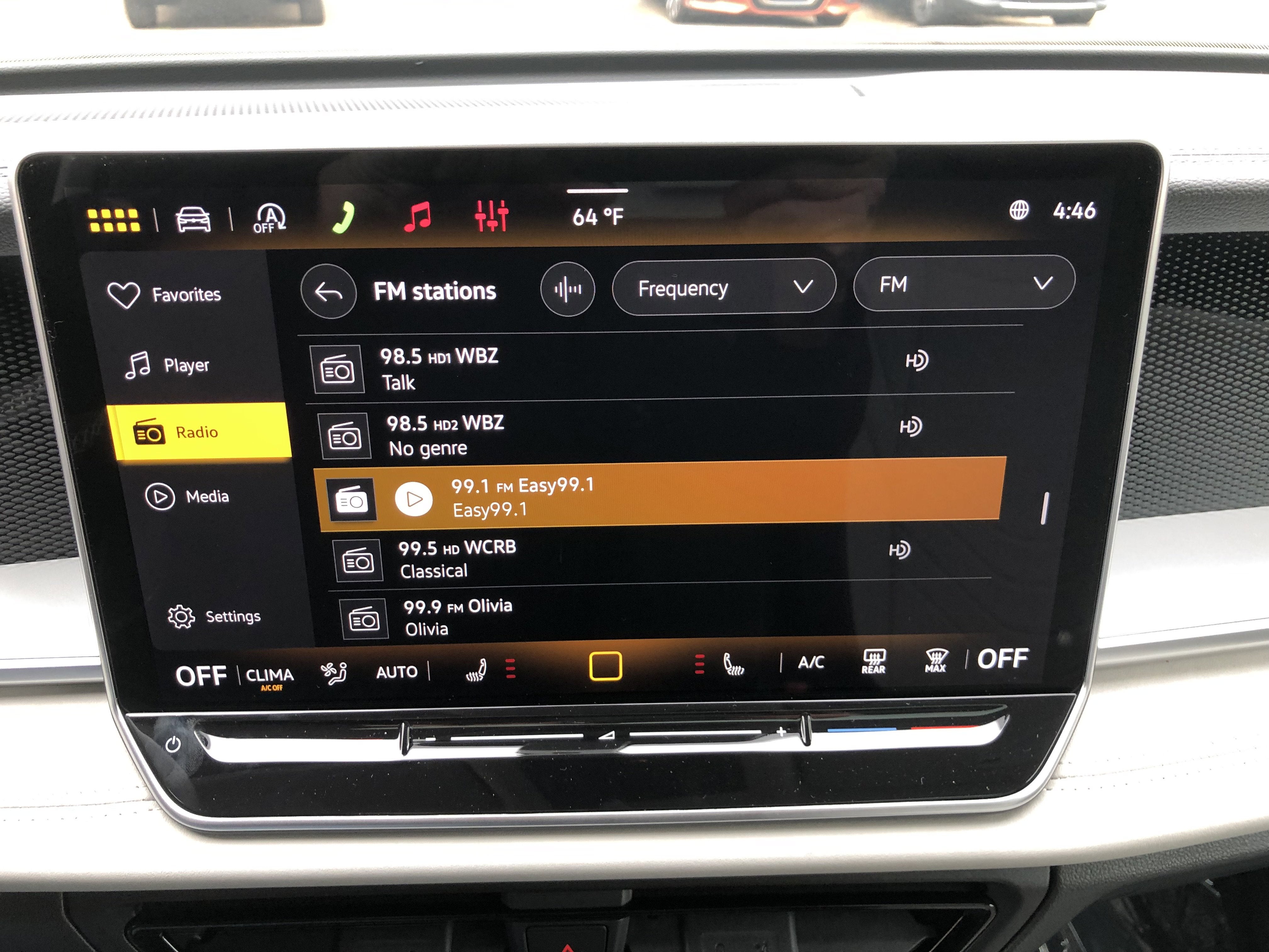 2026 Volkswagen Tiguan SE w/panoramic sunroof