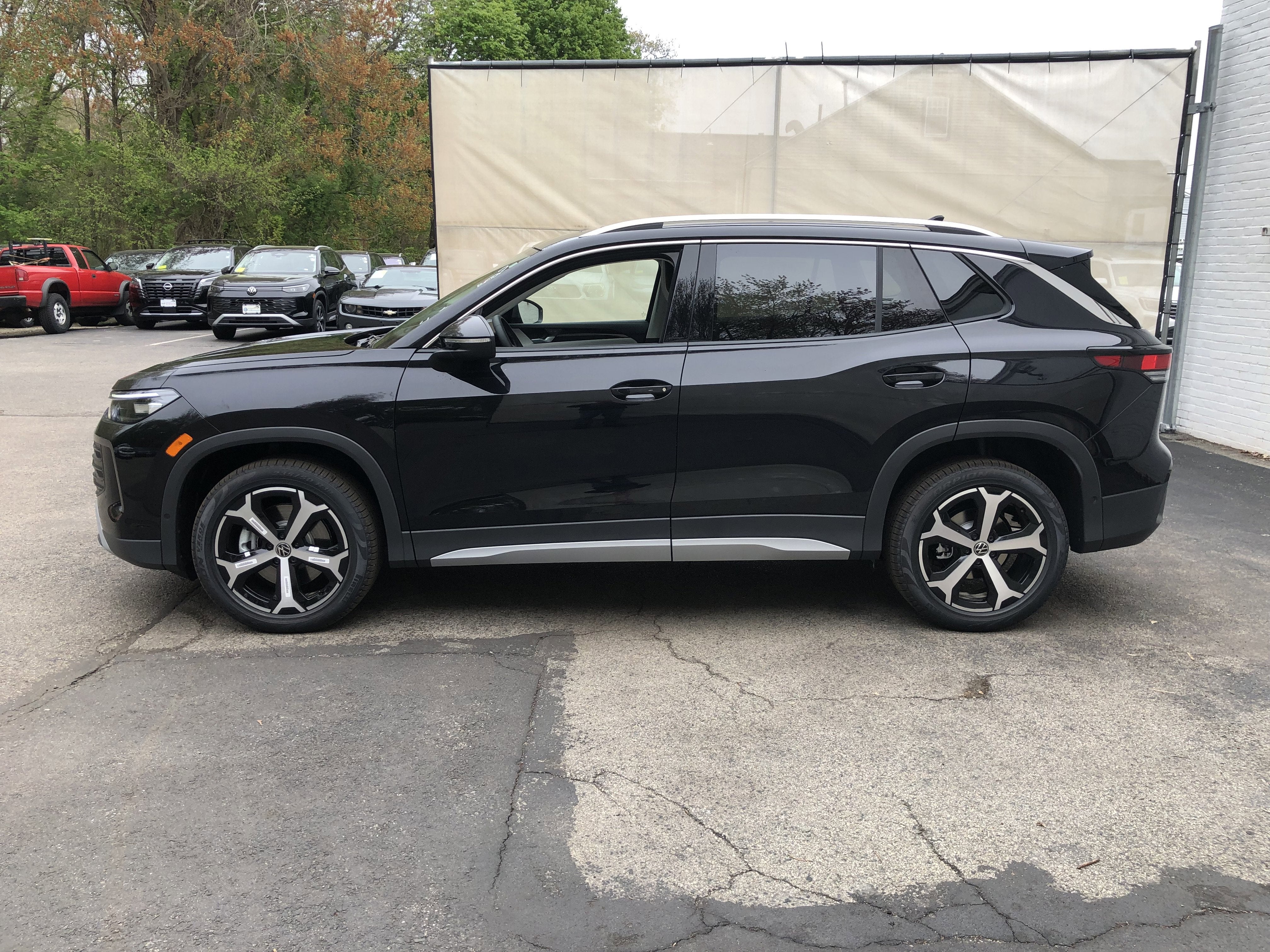 2026 Volkswagen Tiguan SE w/panoramic sunroof