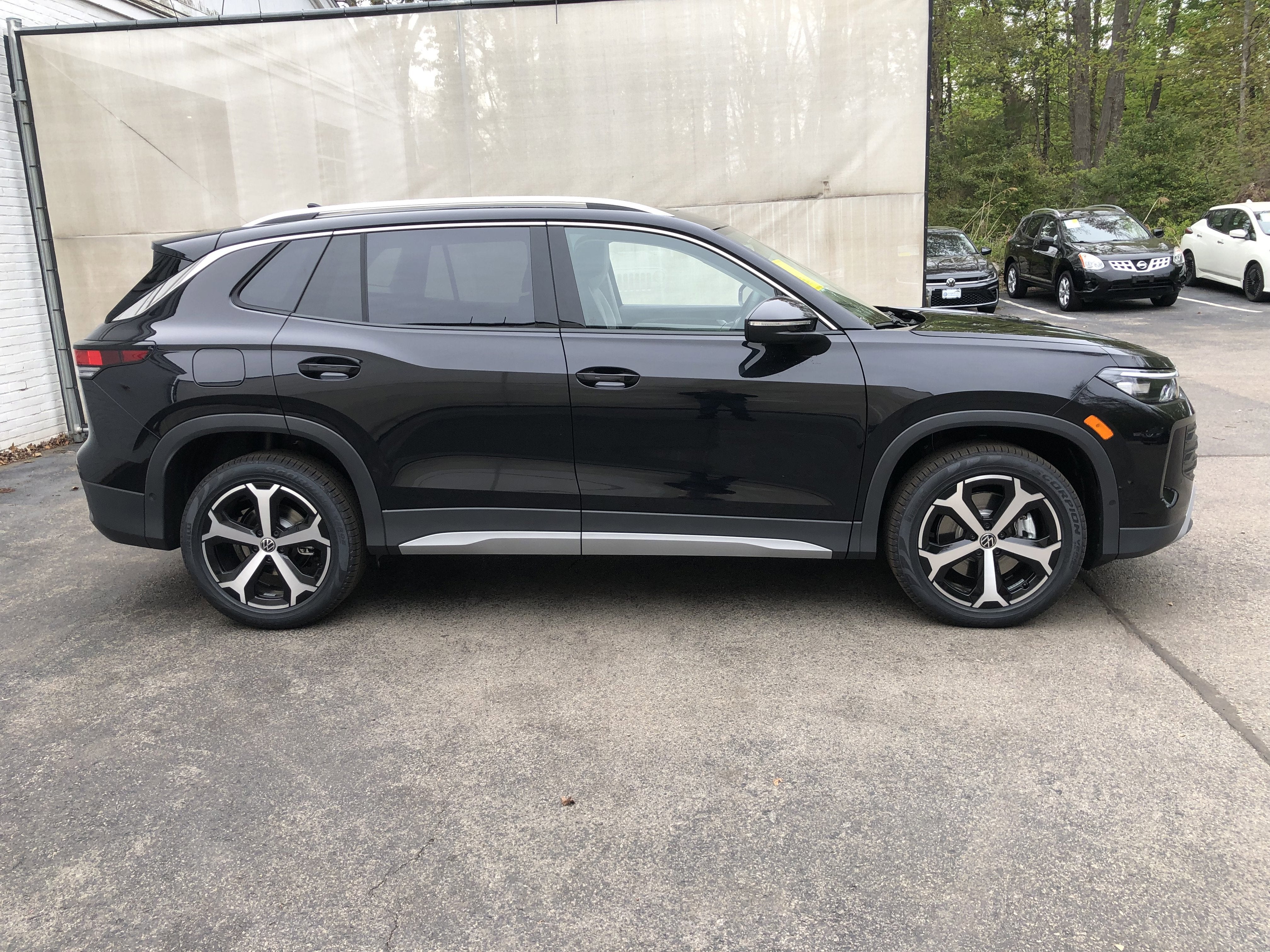 2026 Volkswagen Tiguan SE w/panoramic sunroof