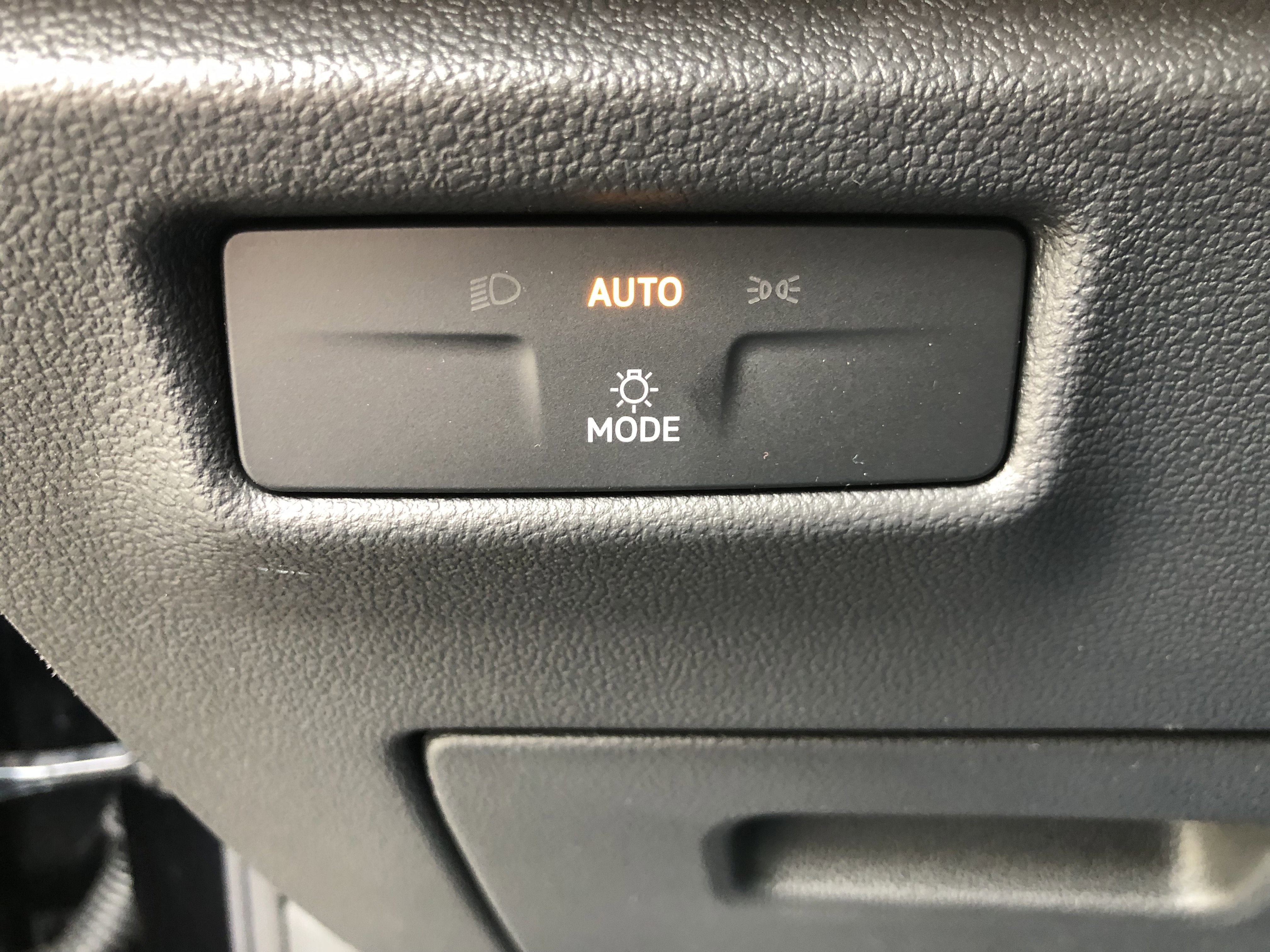 2026 Volkswagen Tiguan SE w/panoramic sunroof