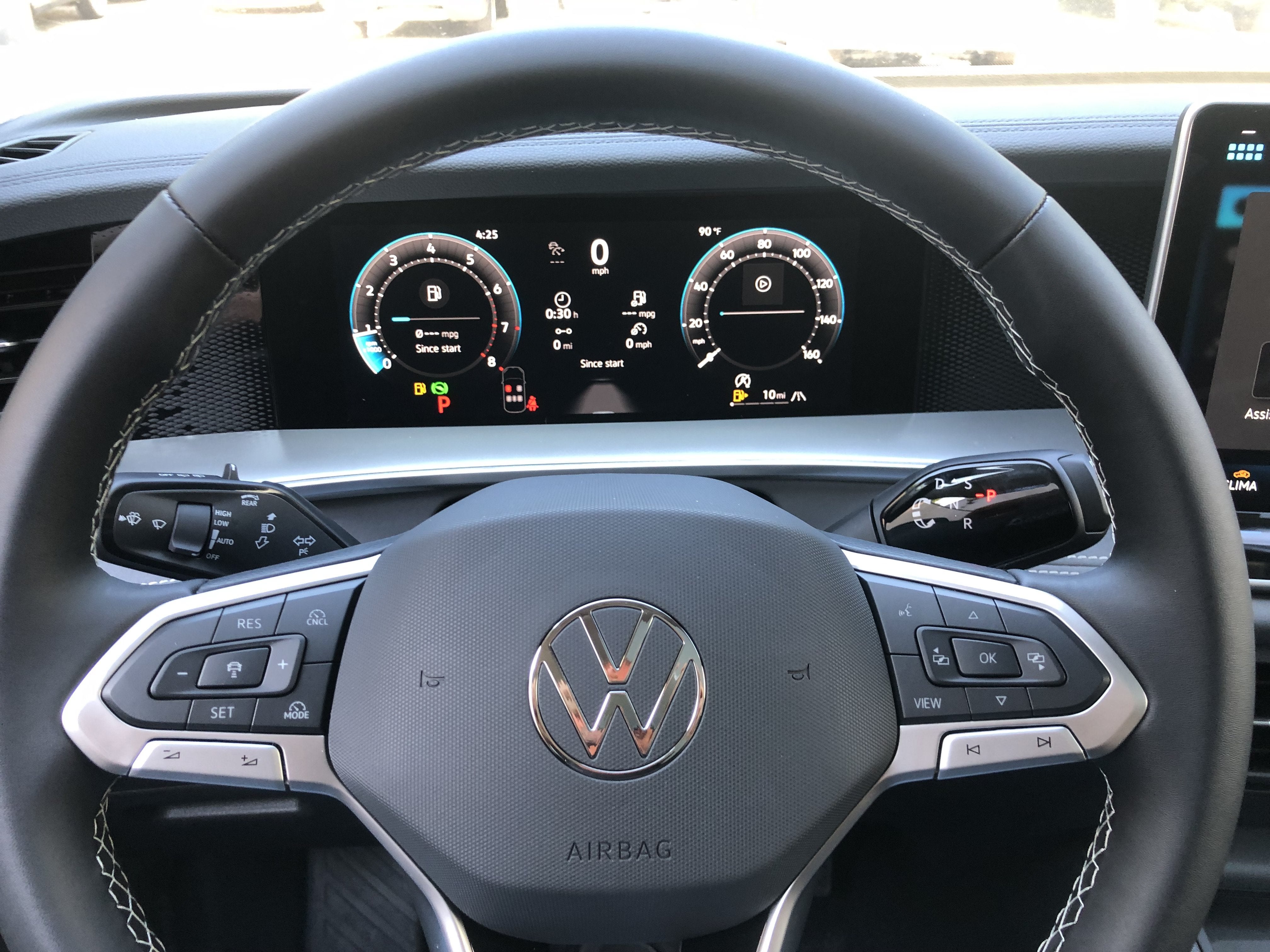 2026 Volkswagen Tiguan SE w/panoramic sunroof