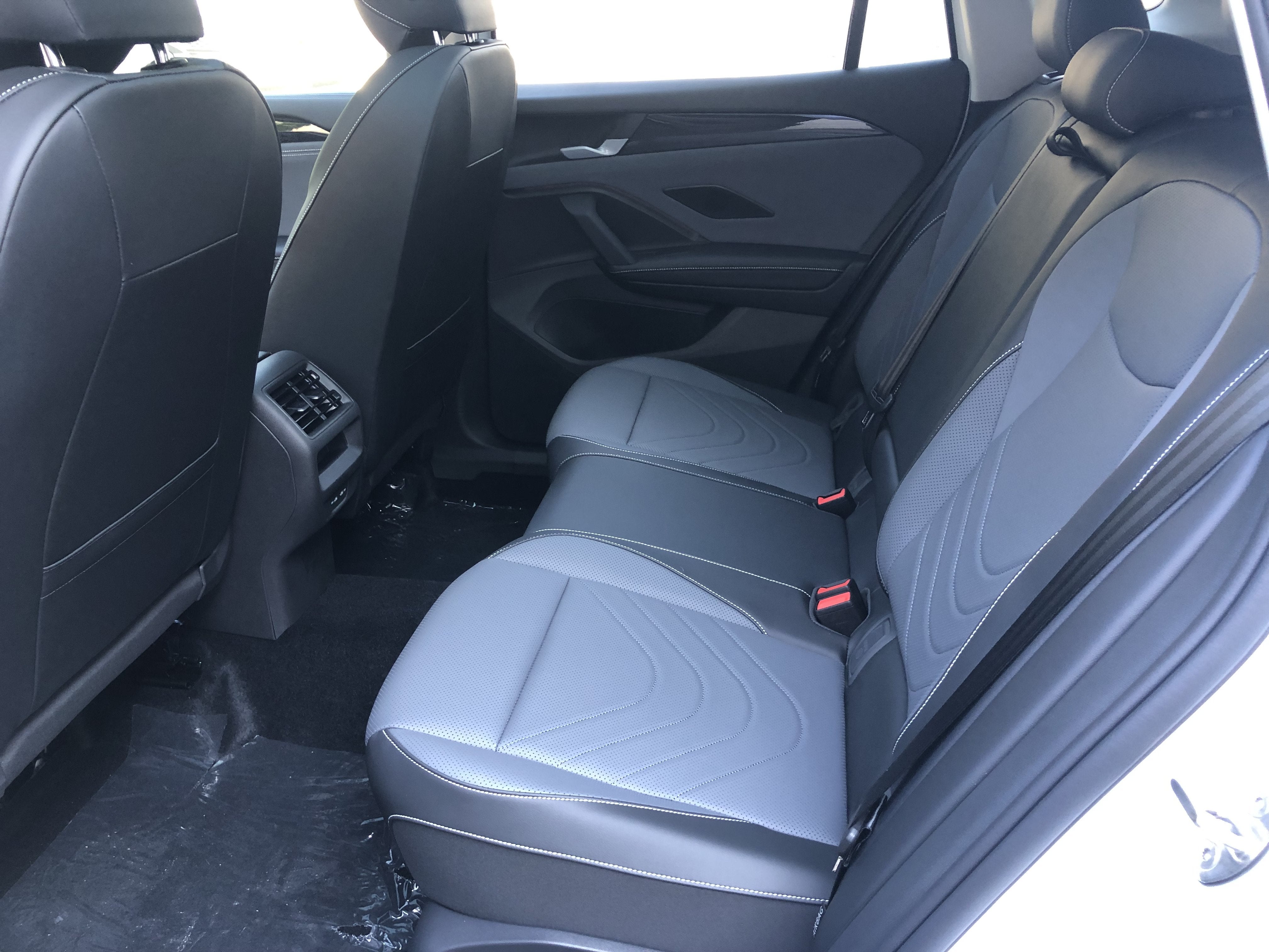 2026 Volkswagen Tiguan SE w/panoramic sunroof
