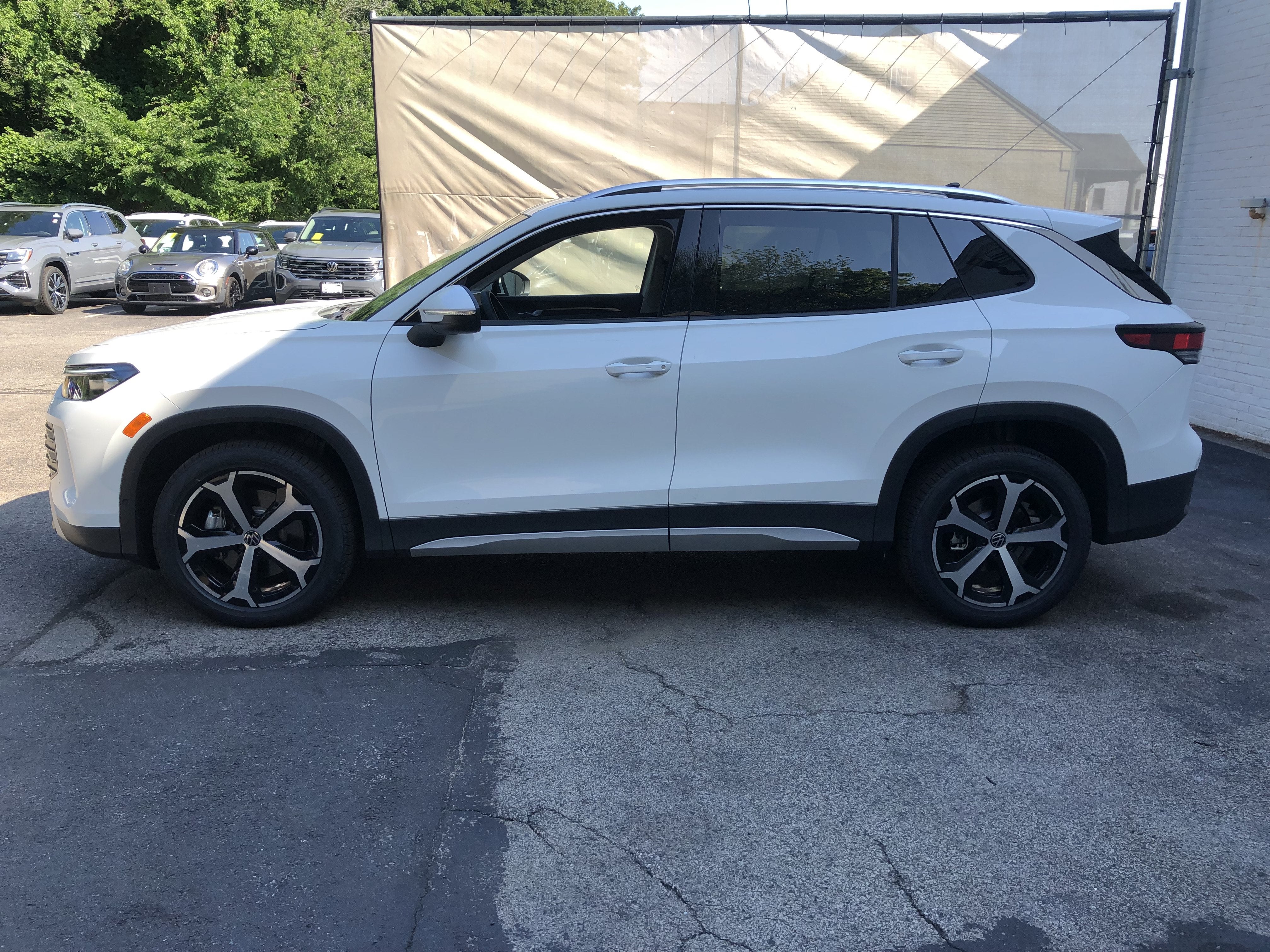 2026 Volkswagen Tiguan SE w/panoramic sunroof