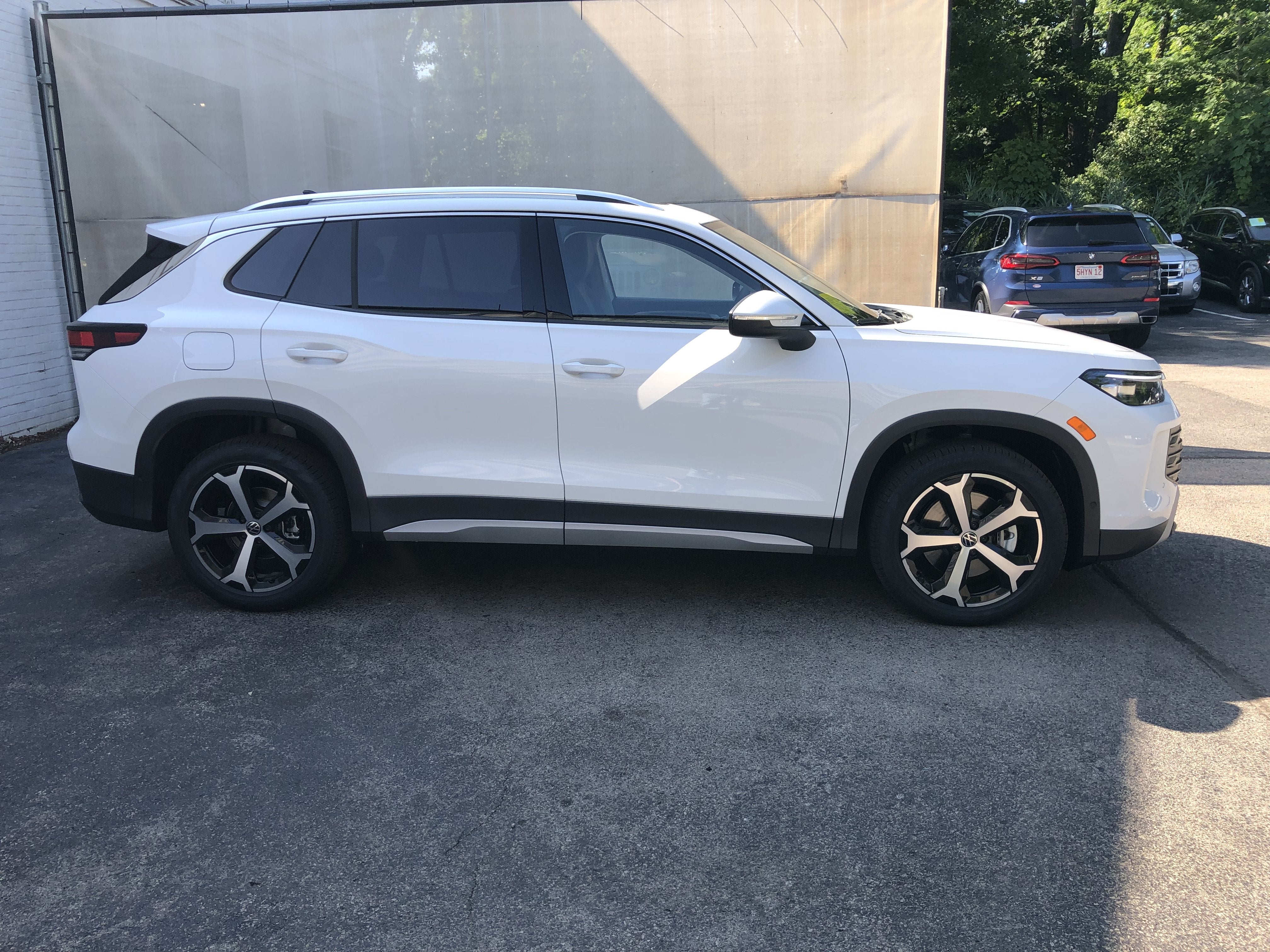 2026 Volkswagen Tiguan SE w/panoramic sunroof