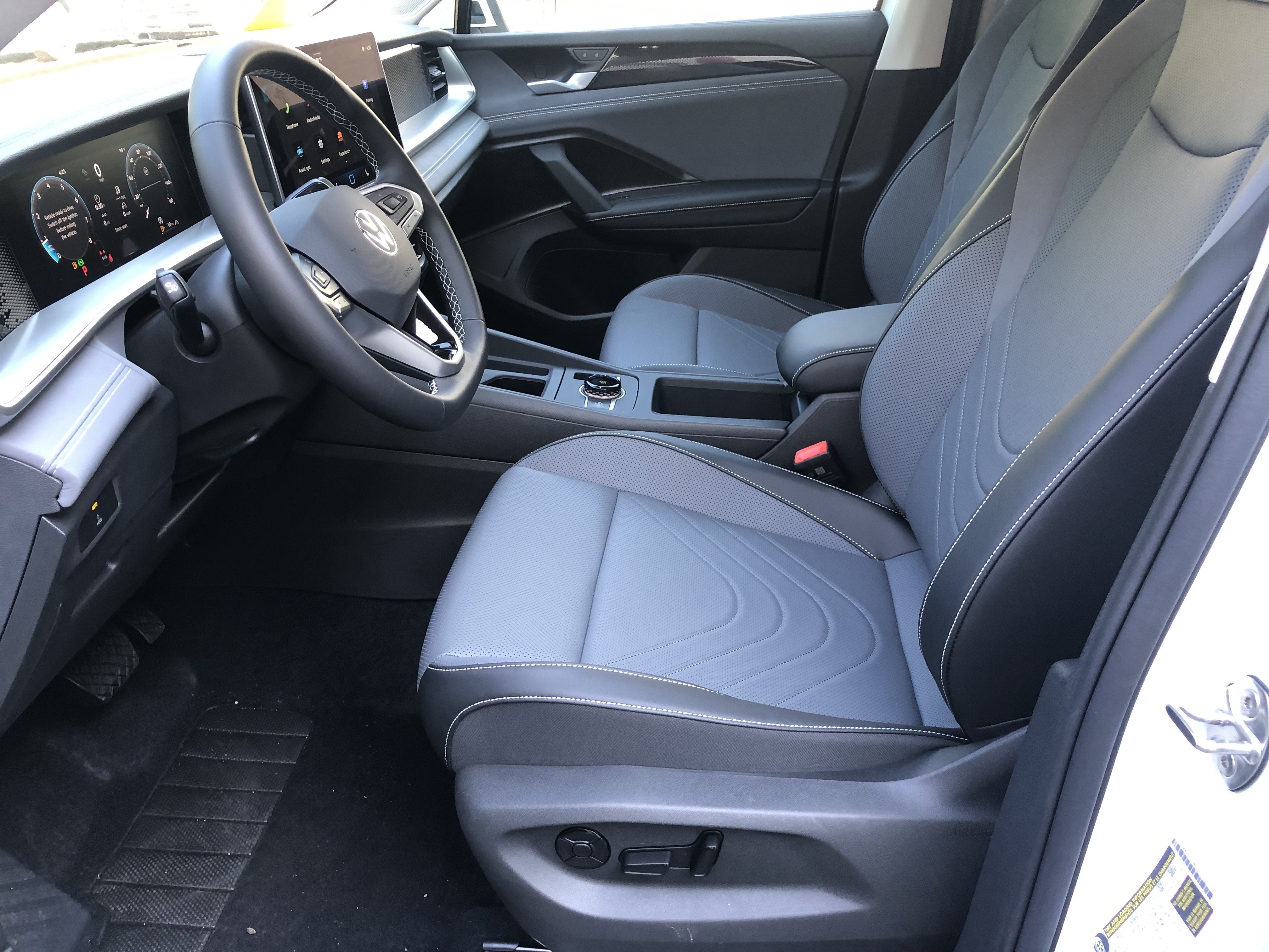 2026 Volkswagen Tiguan SE w/panoramic sunroof