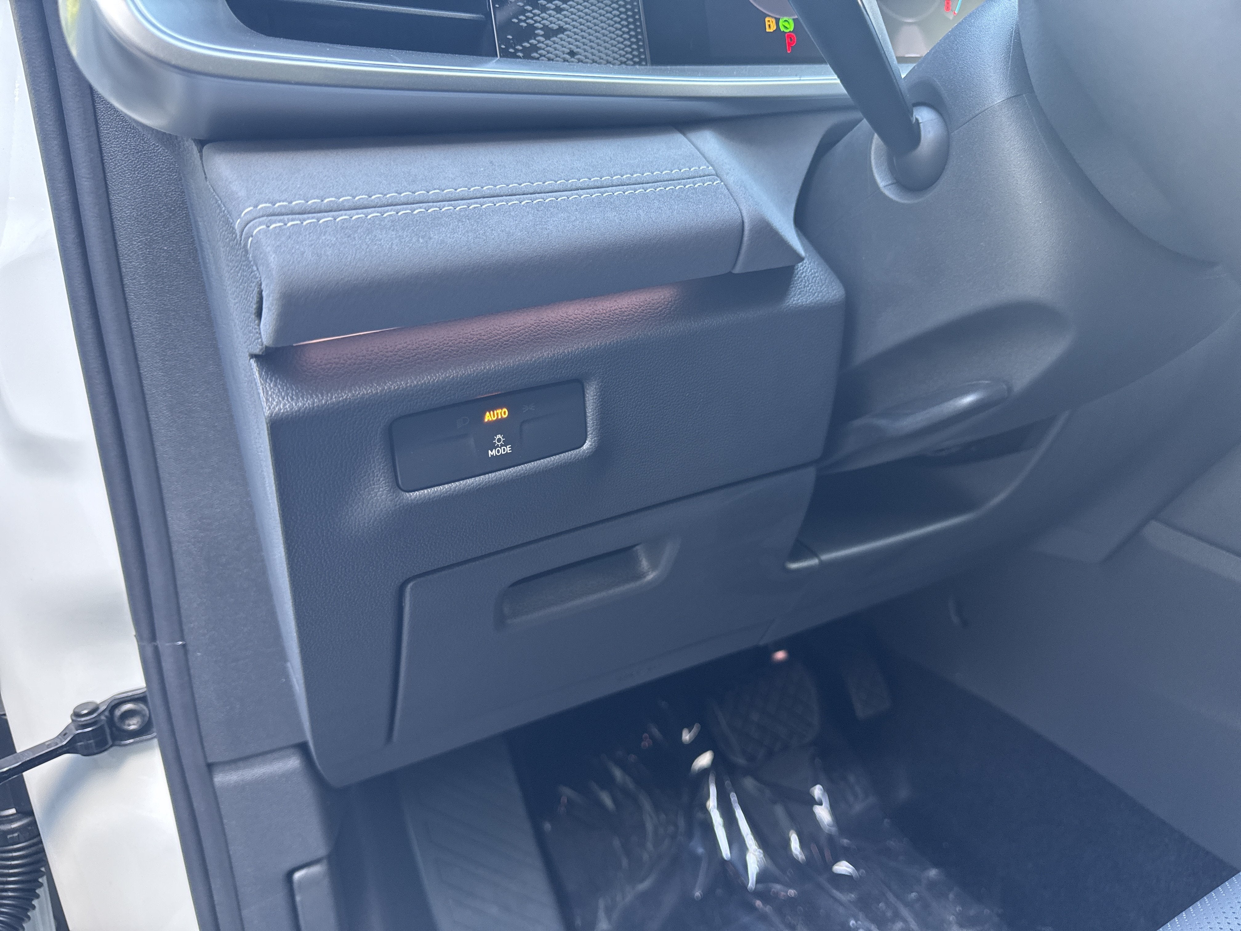 2026 Volkswagen Tiguan SE w/panoramic sunroof