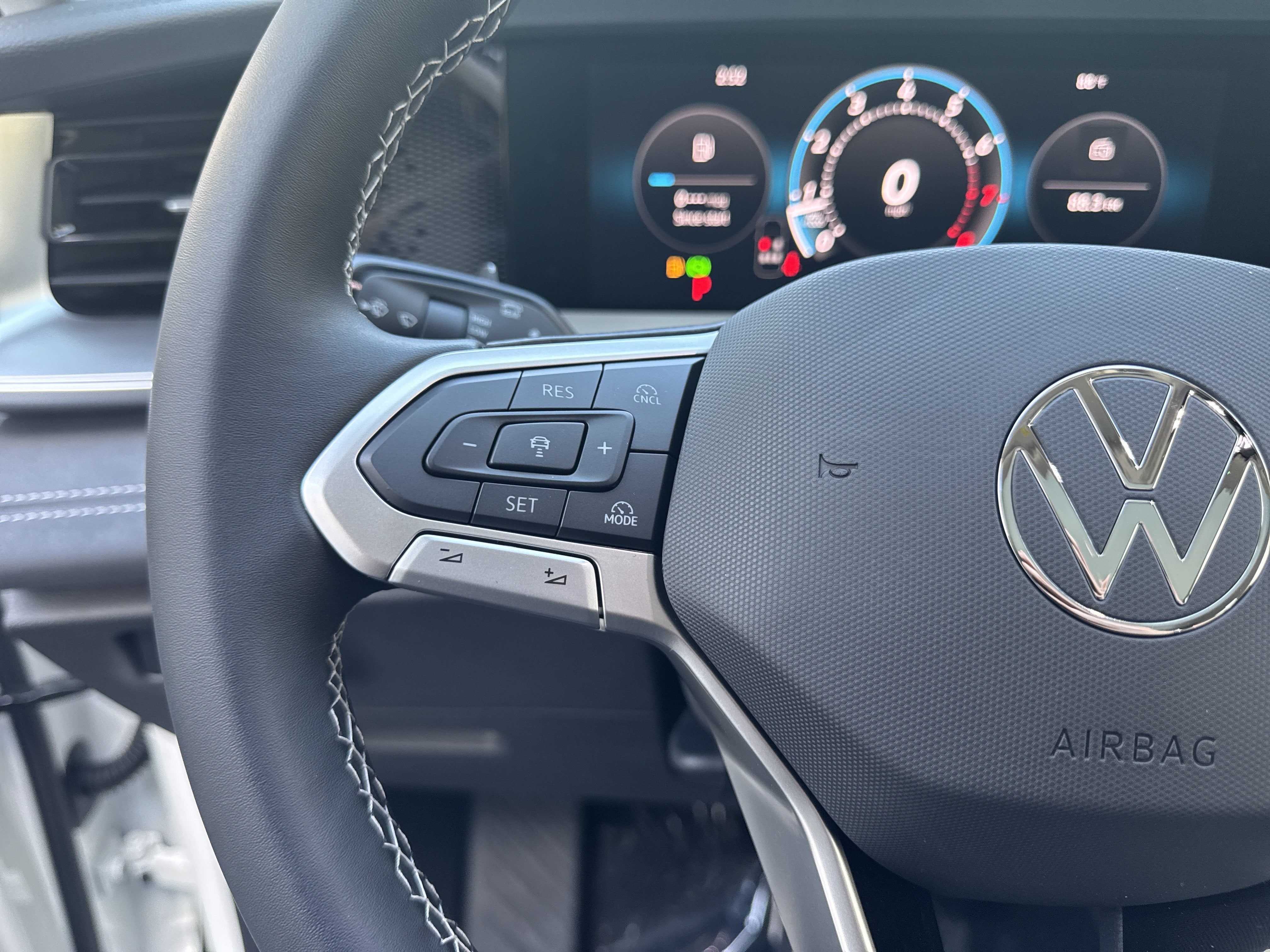 2026 Volkswagen Tiguan SE w/panoramic sunroof