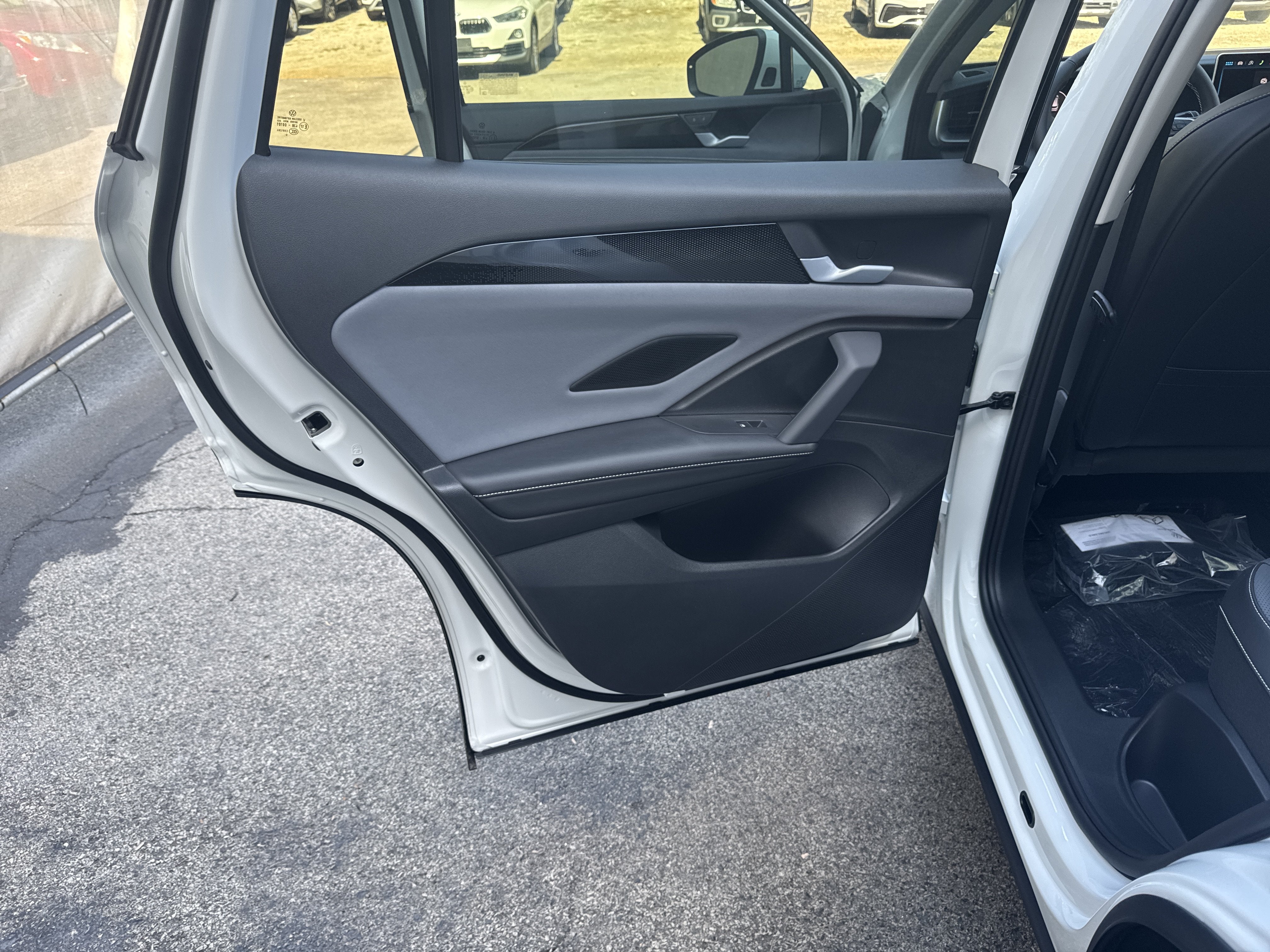 2026 Volkswagen Tiguan SE w/panoramic sunroof