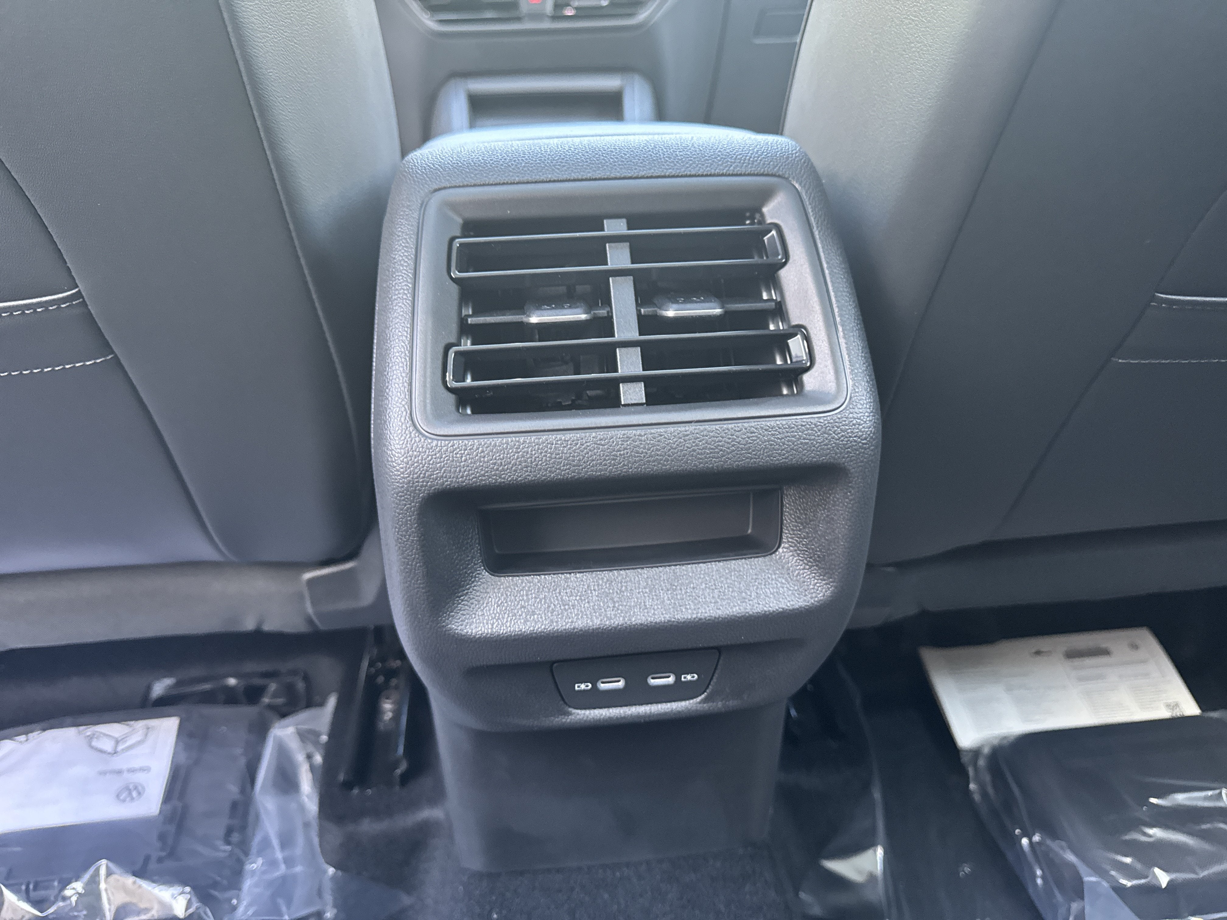 2026 Volkswagen Tiguan SE w/panoramic sunroof