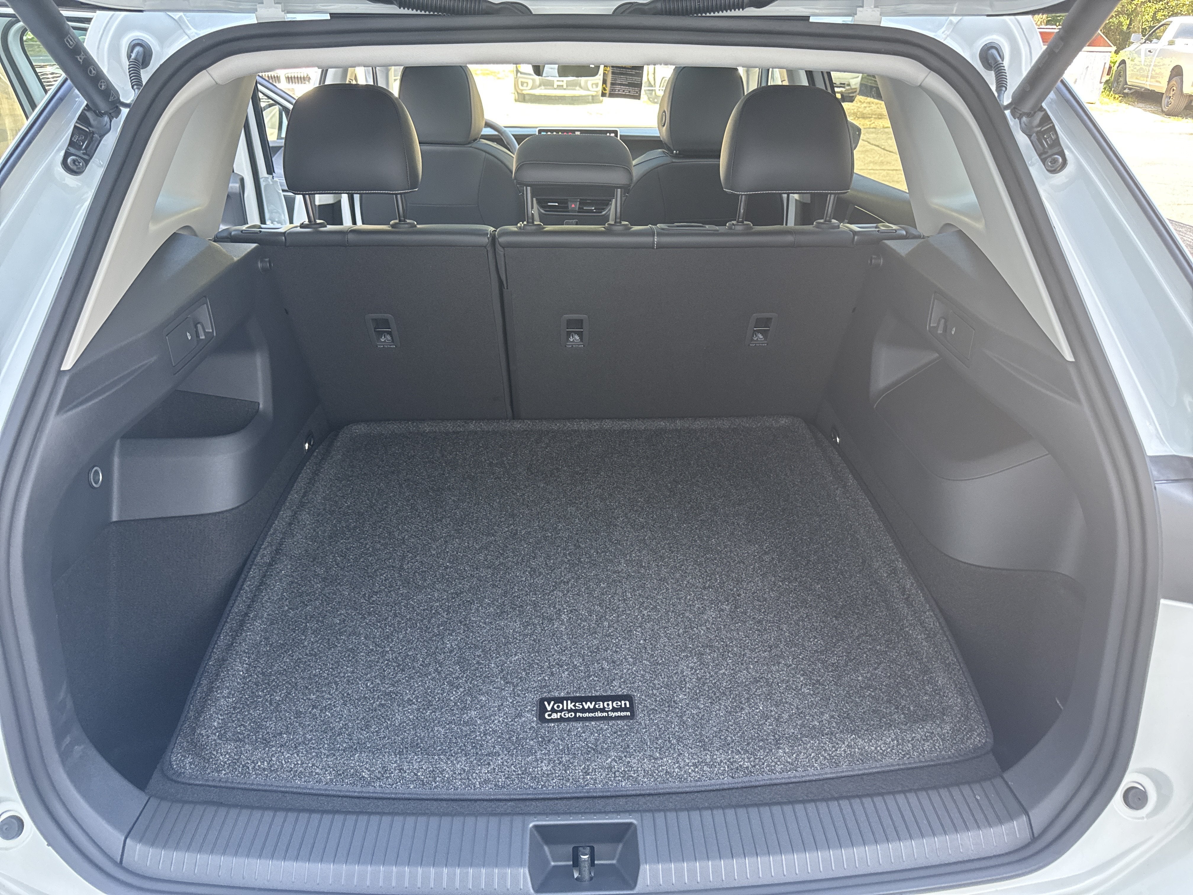 2026 Volkswagen Tiguan SE w/panoramic sunroof
