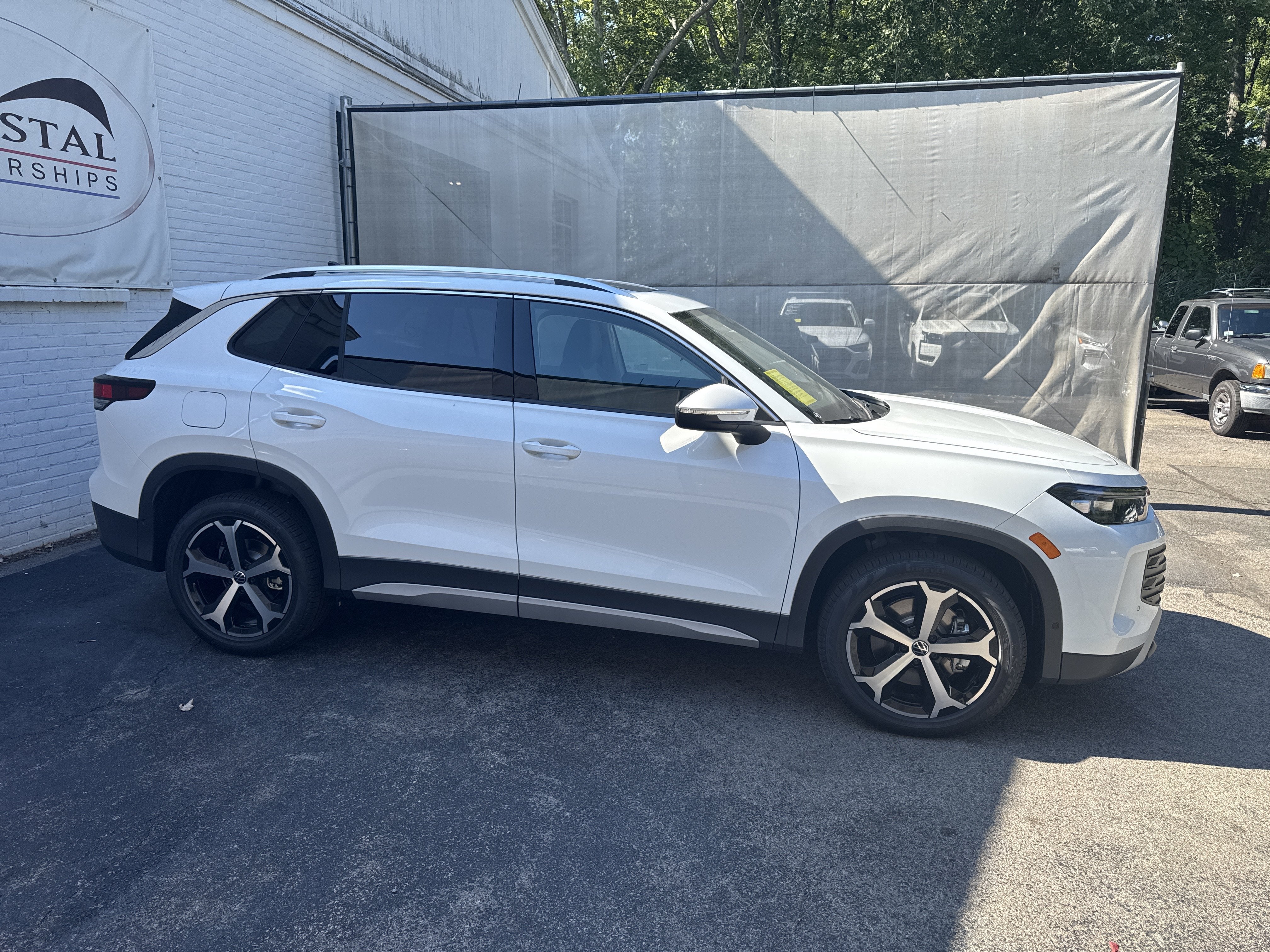 2026 Volkswagen Tiguan SE w/panoramic sunroof
