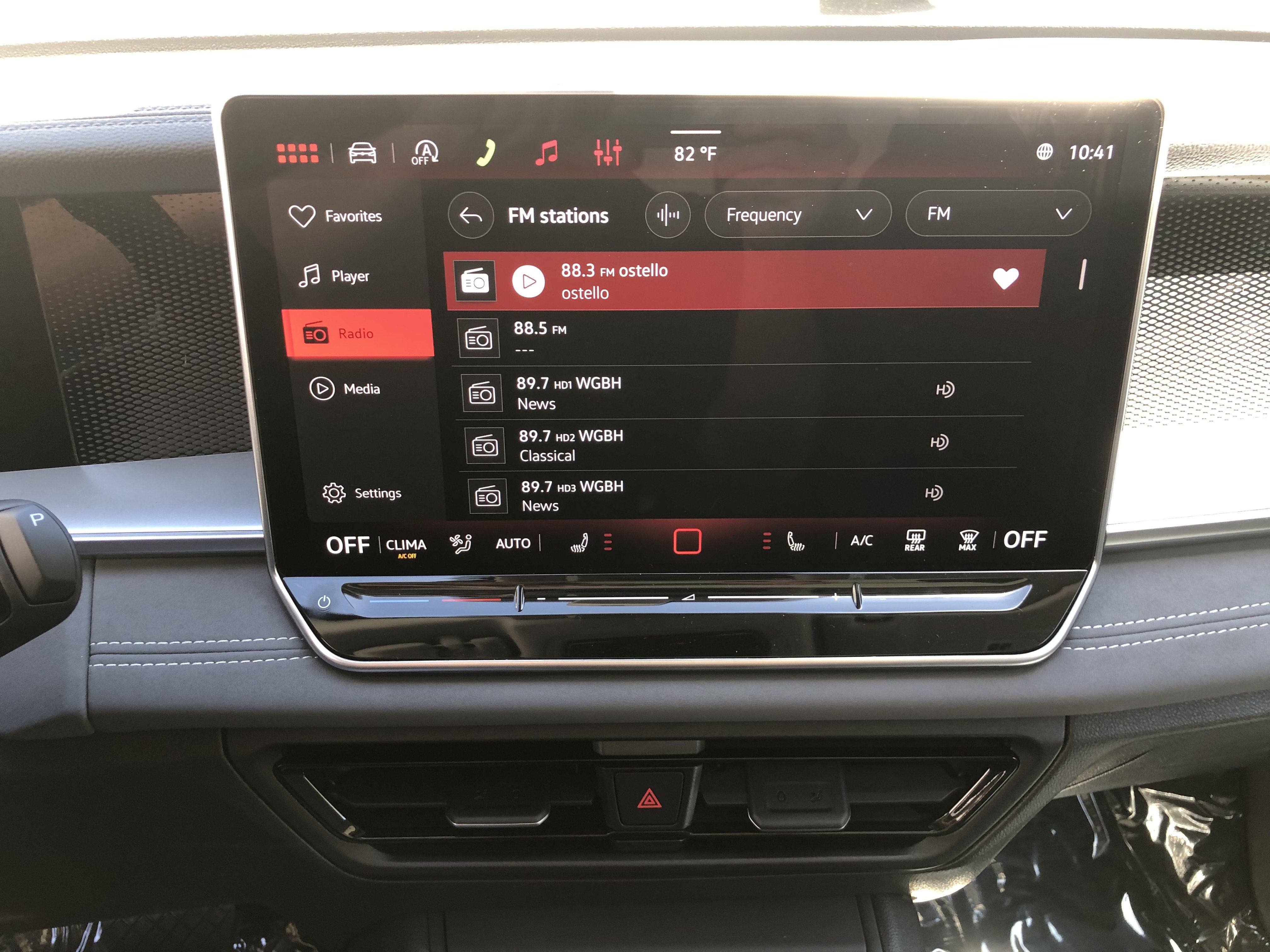 2026 Volkswagen Tiguan SE w/panoramic sunroof
